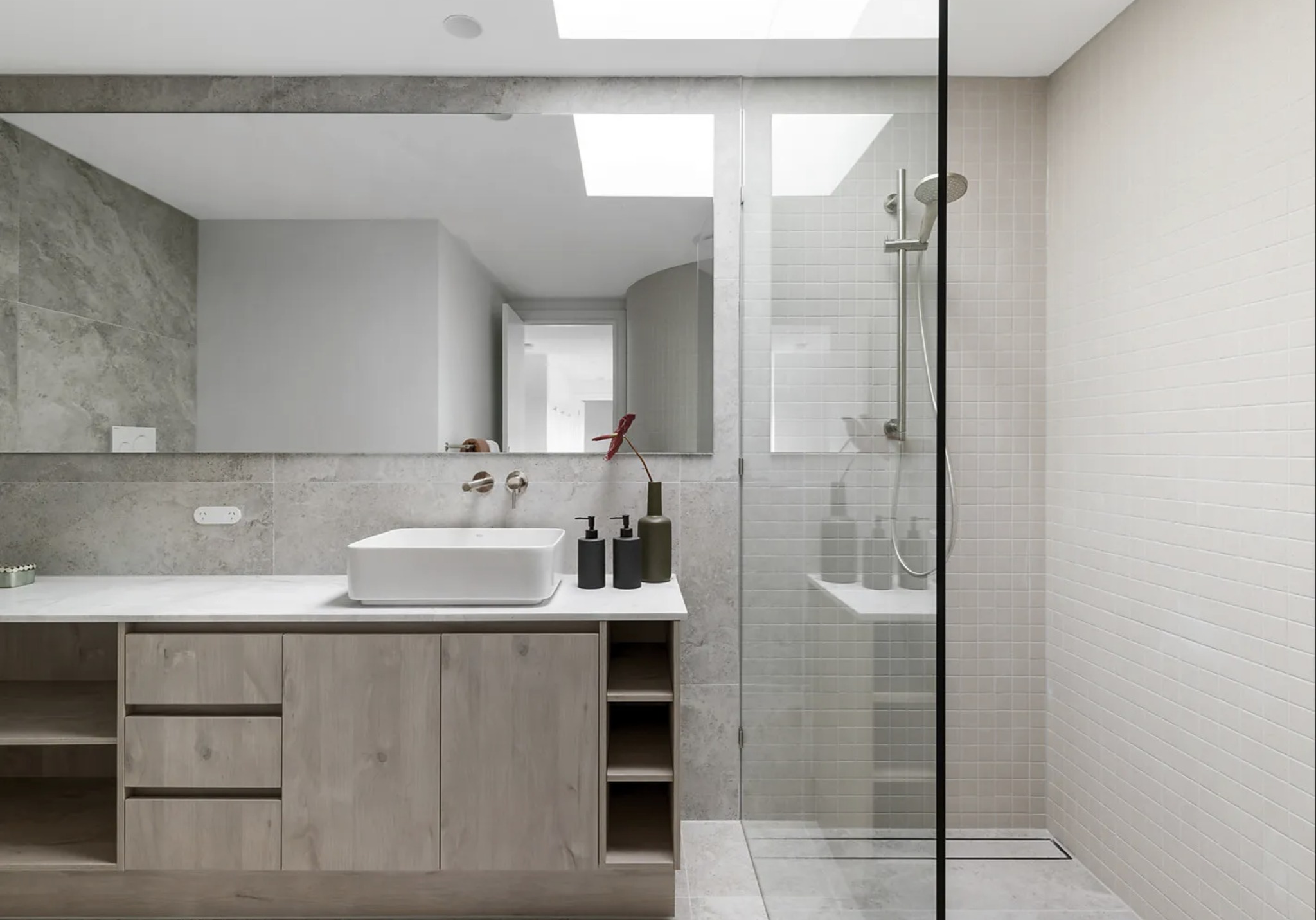Upgrade your bathroom with our quality shower screens.
Designed for renovation projects, our DIY range combines durability, functionality and fast delivery options
#BathroomUpgrade #DIYShowerScreens #MelbourneShowerScreensOnline