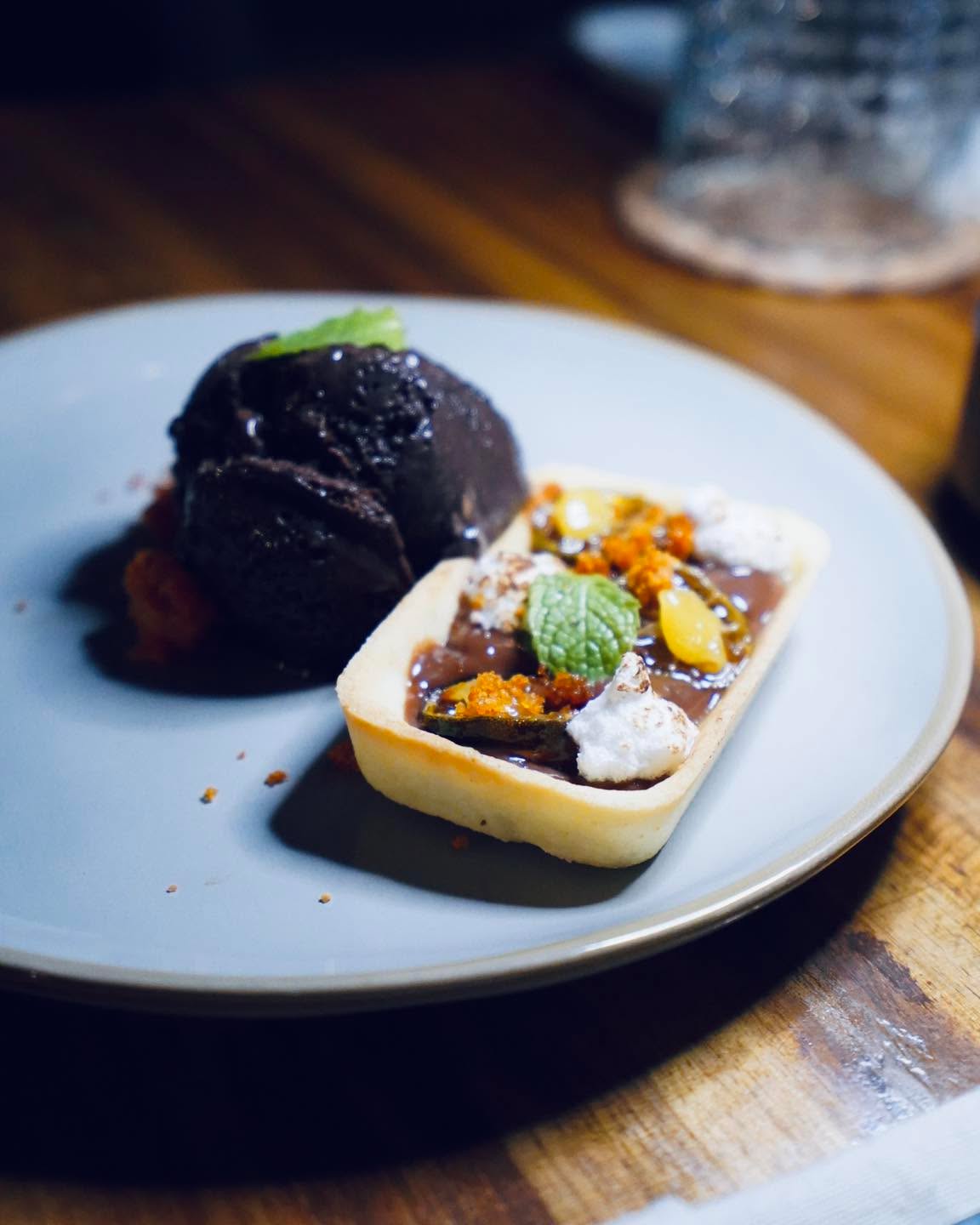 Craving chocolate? Would you go for the rich, decadent Dark Desire, where it’s all about that pure chocolate bliss? Or do you want something with a twist, like the zesty Calamansi Dark Chocolate Tart? 🍫 🍋
Come satisfy your sweet tooth here at our restaurant in El Nido, after a long day of island hopping!
Lunch: 11:00am - 3:00pm
Dinner: 6:00pm - 12:00am
Reserve your seat through the link in our bio!
#SeafoodRestaurant
#BarakudaSeafood
#WhereToEatElNido
#ElNido
#Palawan
