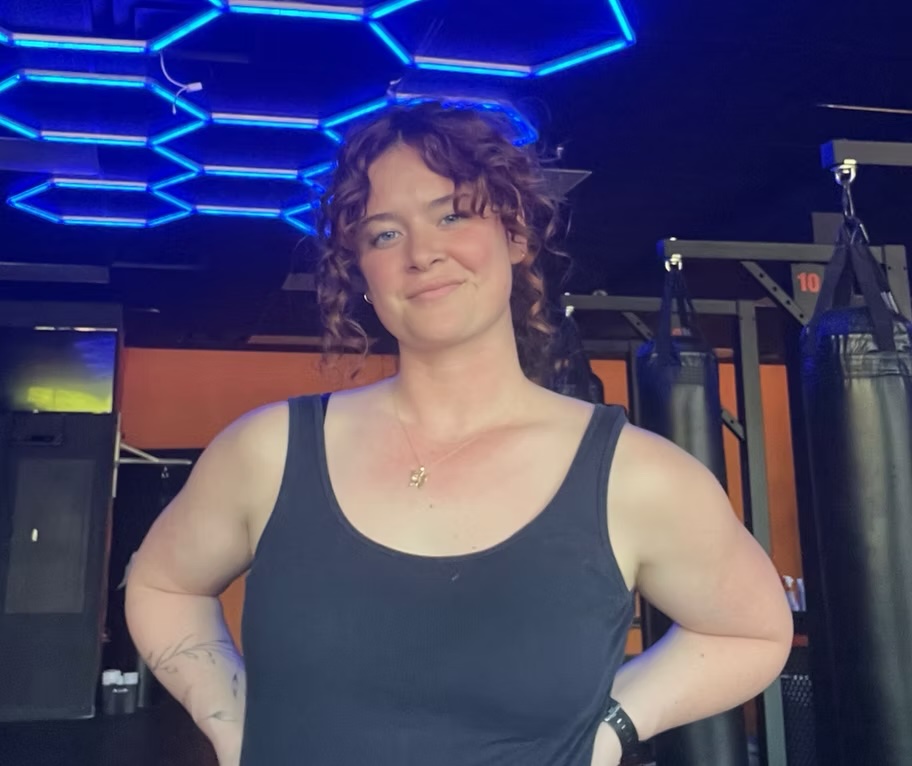 đ„ Trainer Tuesday: Meet Andi đ„
If you hear âCha Cha Slideâ or early 2000s hip hop coming through the speakers⊠just know Andiâs about to put you to work. đ„
Her classes are rhythmic, grueling and built to challenge you from start to finish.
Expect nonstop movement, serious sweat and workouts designed to build strength, endurance and mental toughness every round.
Her favorite exercise? Back hands on the bagâbecause power and rhythm make the perfect combo.
Andi brings energy, intensity and just enough fun to keep you coming back⊠even when your legs are begging for mercy.
Catch her in class and see what youâre capable of. đȘ