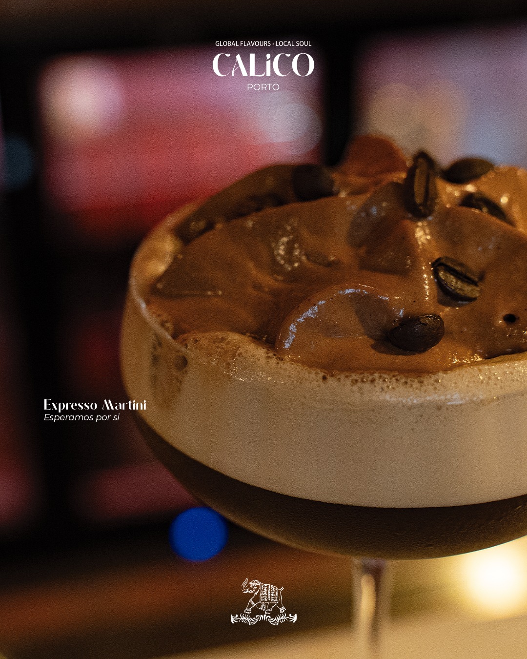 Que tal um café… com um toque especial?
Espresso Martini — sofisticado, cremoso e com o equilíbrio perfeito entre notas sweet & sour.
O cocktail ideal para começar a noite ou prolongar o jantar no ambiente certo.
Rua da Meditação, 70 — Porto
Reserve já a sua mesa através dos links no perfil.
🇬🇧
How about a coffee… with a special twist?
Espresso Martini — sophisticated, creamy and perfectly balanced between sweet and sour notes.
The ideal cocktail to start the evening or extend your dinner in the perfect atmosphere.
Rua da Meditação, 70 — Porto
Book your table now through the links in our profile.
#calicoporto #restaurante #bar #porto #cocktails