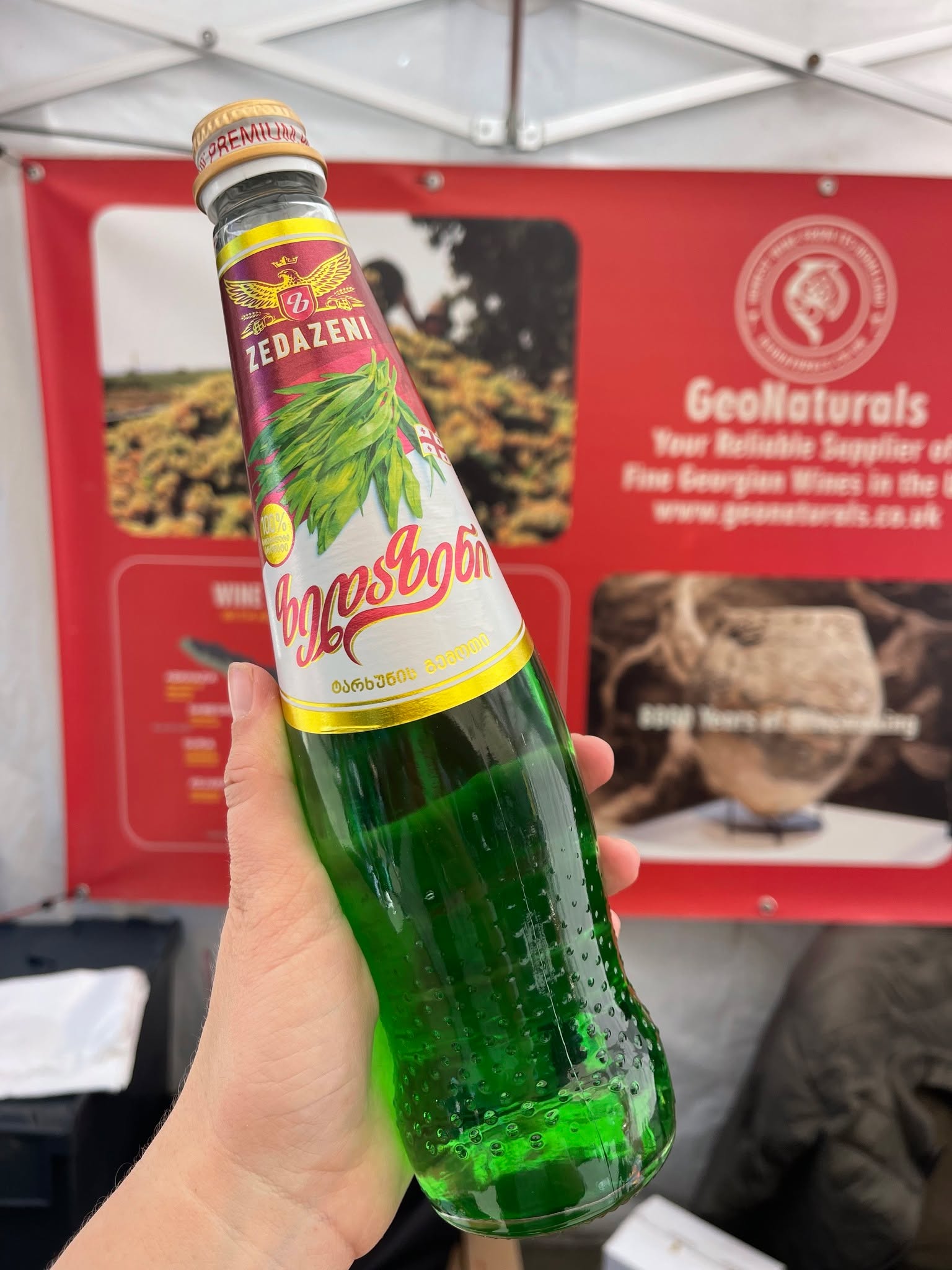 Have you ever tried Tarkhun? This is a non alcoholic Georgian soda made from tarragon - delicious served over ice, it has a refreshing and sweet taste. Available from our stall at Winchester market today from 9am 🌿