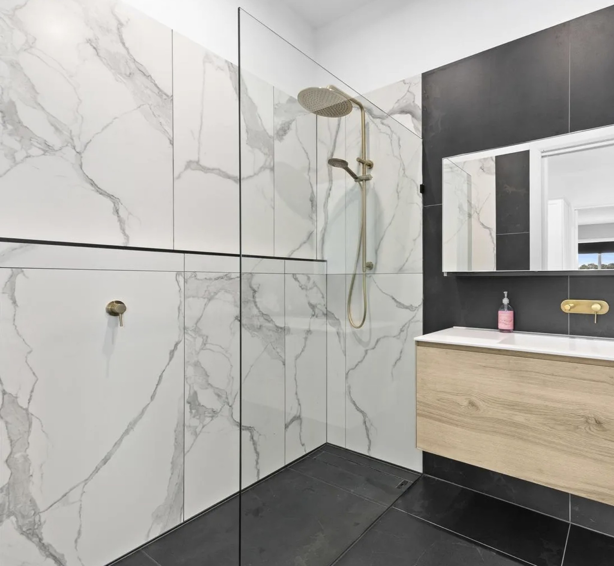Your DIY dream starts here! Shop our range online with easy pickup or delivery across Melbourne and parts of Country Victoria.
#HomeImprovement #DIYBathroomRenovation #ShowerScreens