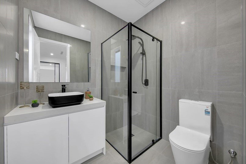 Our easy-to-install shower screens are designed to help you achieve a clean, modern finish. Ready to get started? Shop online today.
#MirrorsBuyOnline #ModernDesign #EasyDIYInstallations