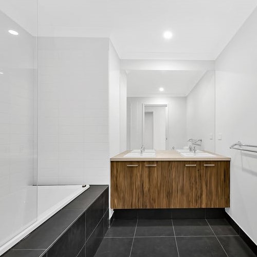 Refresh your bathroom with our quality-made DIY shower screens and bathroom mirrors — practical, modern and built to last.
#MelbourneShowerScreensOnline #BuyOnline #EasyDIYInstallations