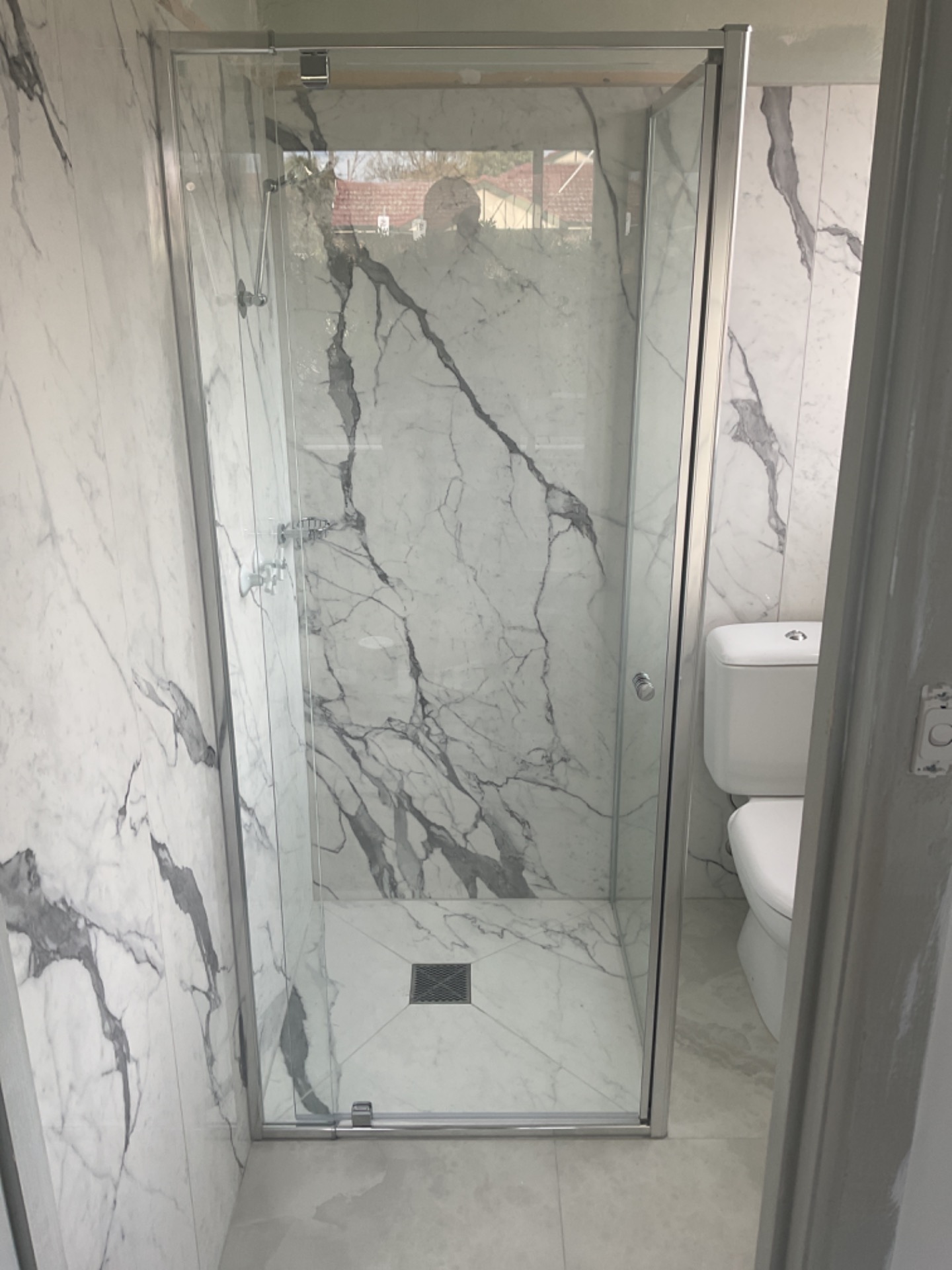 Upgrade your bathroom with a modern DIY Shower Screen Kit — easy to install and made to suit your space.
#HomeImprovement #ShowerScreenDesign #ShowerScreenShop