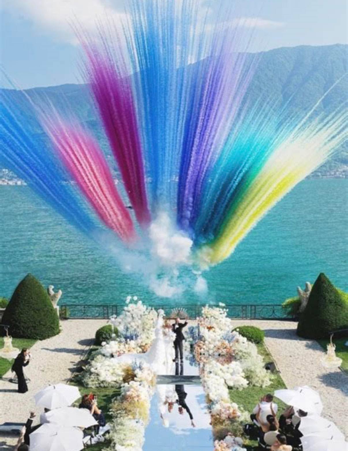 Does anyone know what these “daytime fireworks” are called and where locally we can get them? We are planning a big engagement and need a vendor who provides this!
Photo @wedlifer