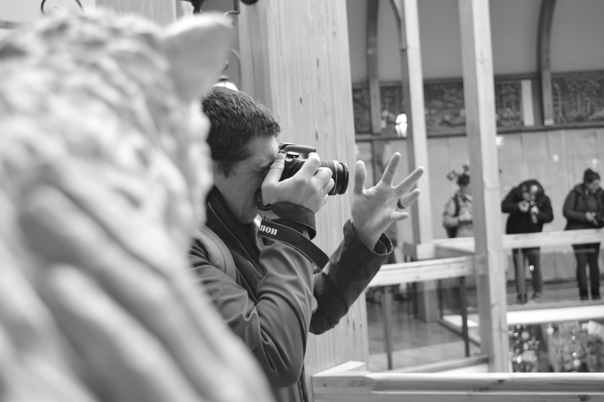 La teoría se entiende mejor cuando salimos a practicar.
En el Curso Básico, cada salida es una oportunidad para mirar distinto, tomar decisiones reales y empezar a construir fotos con intención.
La cámara registra.
El fotógrafo decide.
#FerdoAcademia #AprenderFotografia #Bariloche #Patagonia