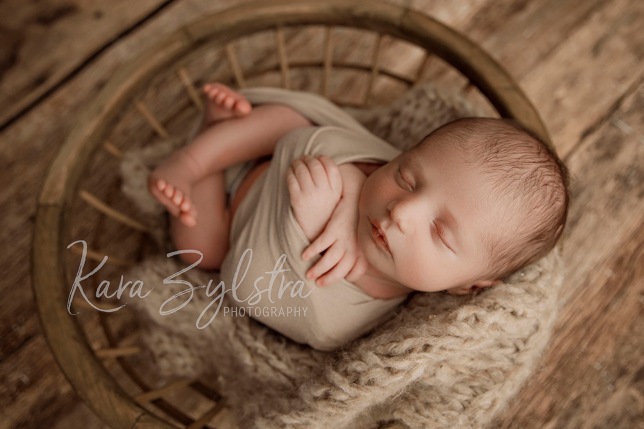 I can't even with all this cuteness 🥰
Now booking newborns due through winter.
Don't wait. I only take 6 newborns per month.
www.karazylstraphotography.com