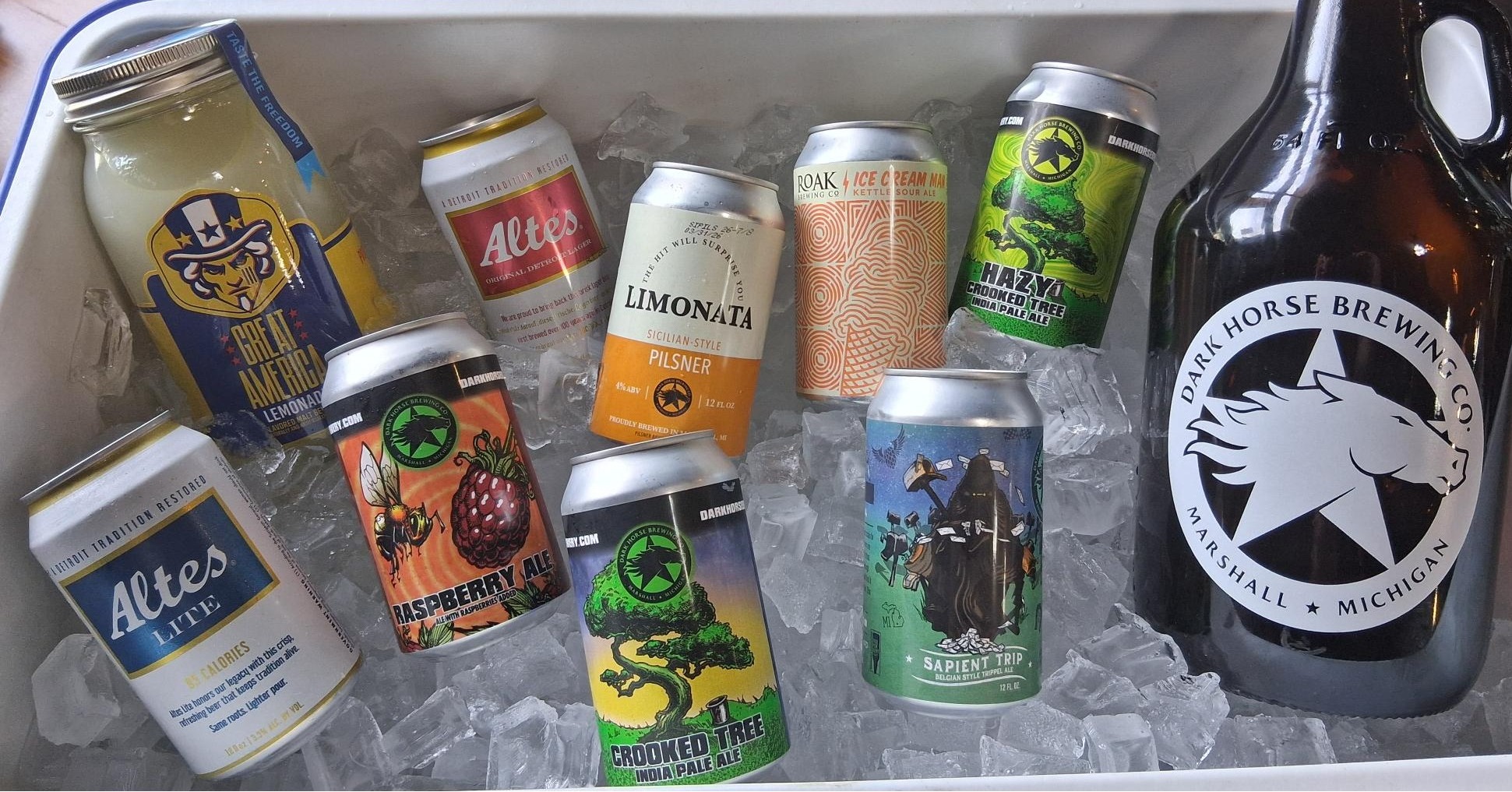 Happy Memorial Day Weekend! 🎆Is it 5 o' clock yet?
We have a big weekend at the Brewery. Fill your cooler event all weekend long and Saturday night Live Music with Twilight Tunes 7-10pm!
Starting today at 5PM come fill your cooler with $30 cases of any of our 6 packs and $3 off any growler fills. We will also be featuring a $2 off any jar of Great America!
Monday, May 25th we will be closed in honor of the holiday. We wish you a thoughtful and safe Memorial Day! We'll see you back on Tuesday. 🍻🇺🇸
@drinkgreatamerica #DarkHorseNation
