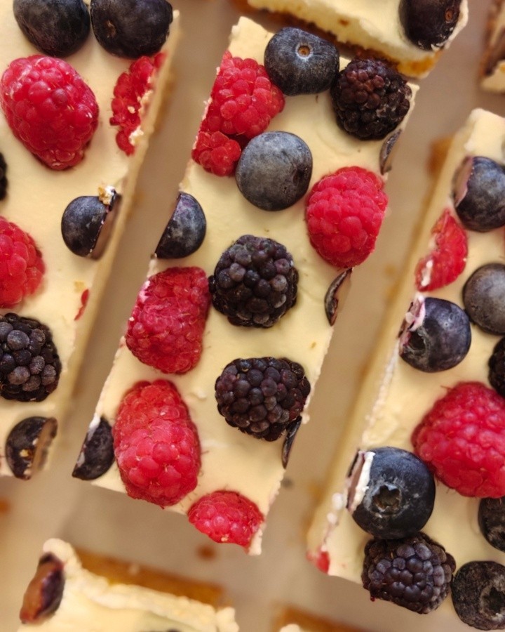 Guess who’s back? 👀🍓🫐
Our Berries & Cream Bar is back and it’s just as smooth, creamy, and berry-loaded as you remember.
Made with luscious cream filling and topped with some of the best fresh berries around, this dessert is sweet, light, refreshing, and dangerously easy to fall in love with.
Basically… summer called and asked us to bring this one back. ☀️😉
#senzaglutenfree #berriesandcream #glutenfreebakery #glutenfreedessert #summerdesserts #vegaslocals #glutenfreevegas #glutenfreelife