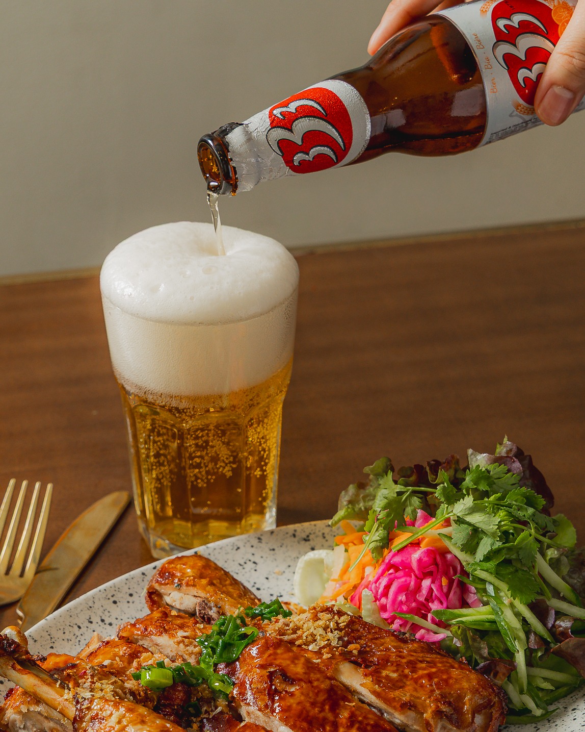 Nothing beats a cold beer with a good lunch.
We’re now pouring 333 Premium Beer straight from Vietnam.
See you at Chill Restaurant
