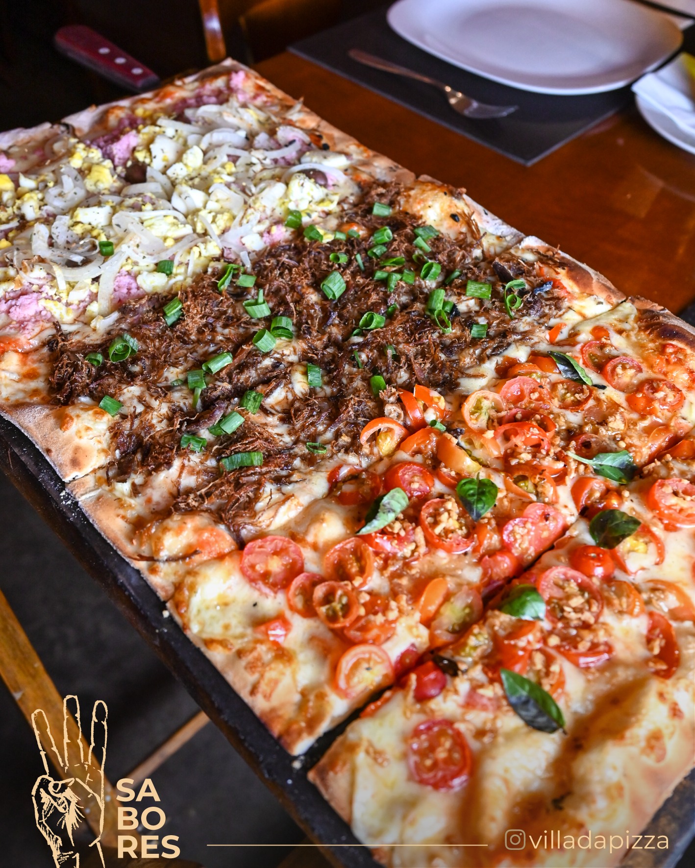O fim de semana com pizza três sabores fica ainda mais especial 🍕
