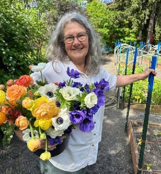 Artists Greenhouse Sale is just days away, Saturday, May 30 from 9-4 and Sunday, May 31 from 11-3. In addition to the work of 20 local artists, come and enjoy 4th Quarter Farm in full bloom, and purchase a beautiful bouquet to take home! Here are some photos of these fabulous flowers, including a shot of the late Ann Munson holding an armful. We miss her dearly, and the sale continues in her honor thanks to her son Andy and his wife Jessica.
Andy shares the news that this year, because of the nice weather, parking for the sale will be on site in the lower pasture. Follow the sandwich boards to the parking area 100’ south of 1335 S. Woodbine Rd. There will be some handicap spots available at the top of the pasture in closer proximity to the entrance of the sale. There will also be golf carts to help bring guests and their goods to and from their cars.
Visit www.artistsghsale.com for more details.
#aghs #4thquarterfarm #artistsgreenhousesale