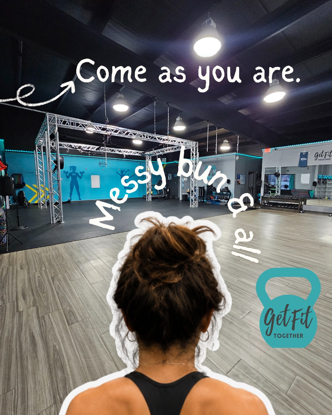 One of the best things about group fitness?
Nobody cares what you look like.
We’re all too busy trying not to die during circuits. 💀
Come as you are.
Messy bun. Oversized shirt. Zero clue what you’re doing.
We’ll help with the rest.