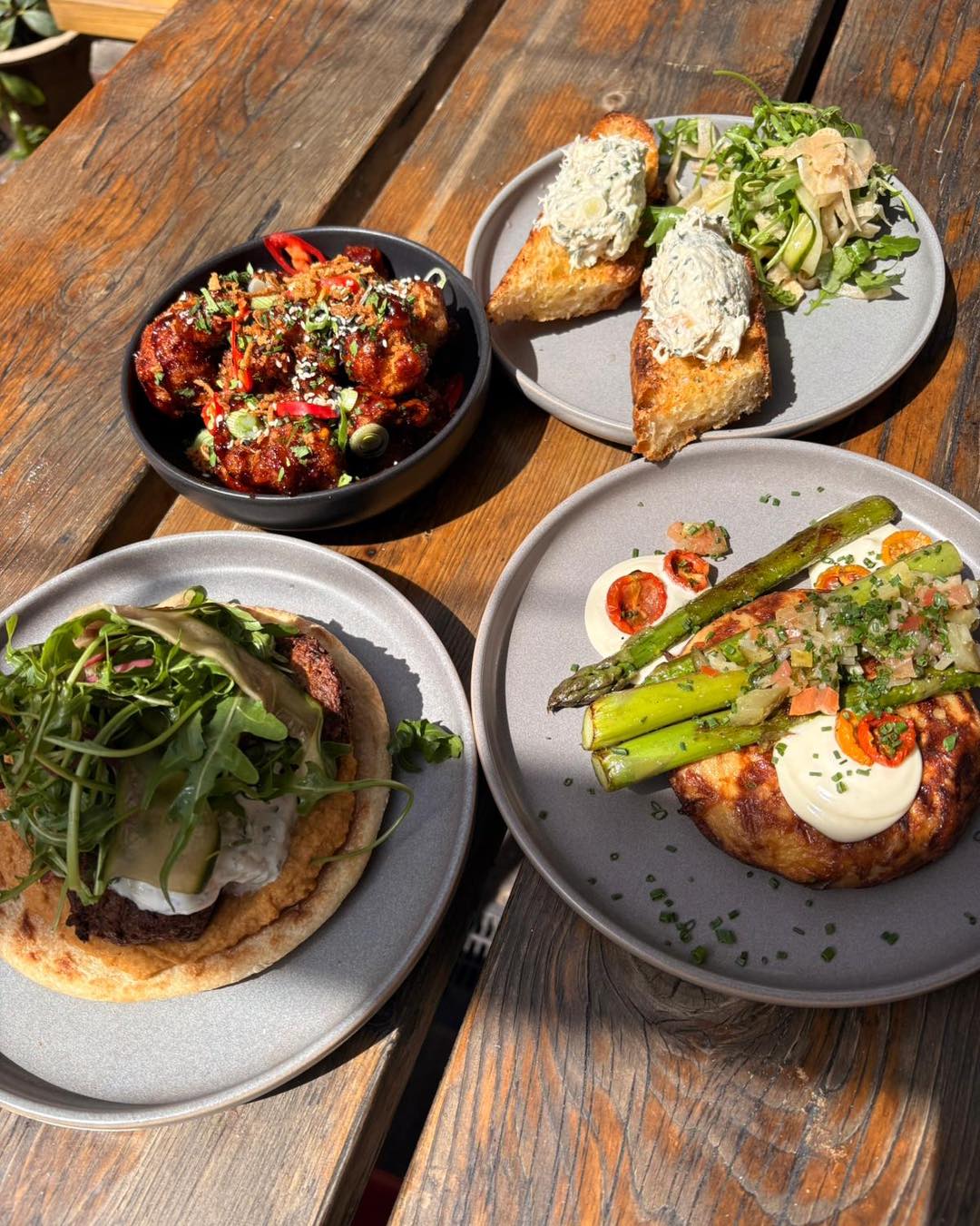 Scrumptious small plates in the sunshine? Don’t mind if I do!
.
.
.
#bristolfoodlovers #bristolfoodanddrink #bristolfoodies #bristolfoodscene #bristolfood #bristolfoodbusiness #bristolpubs #bristolpub #pubsofbristol #thegreenbank