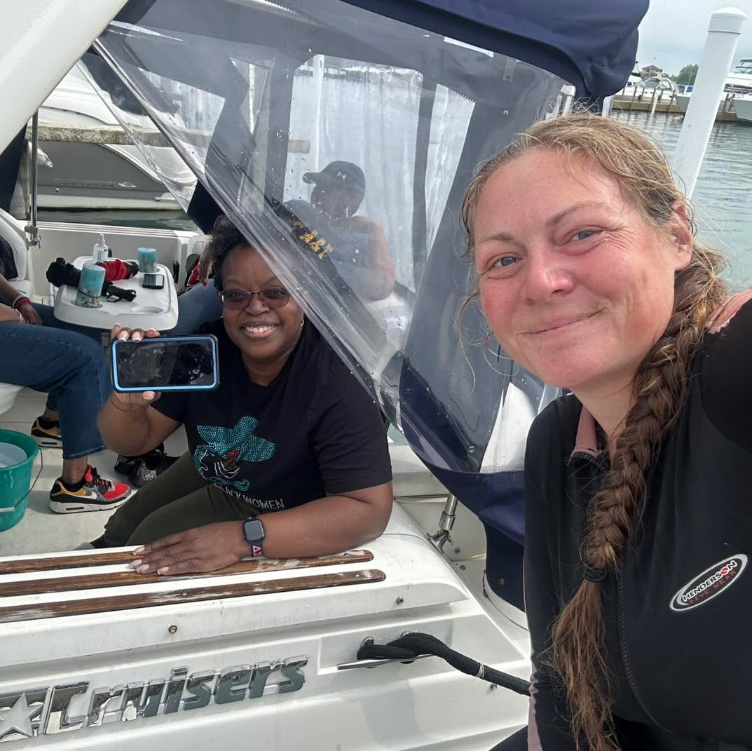 Finding a phone for Lynn. Someone who was helping at her boat dropped it; she was kind and had it recovered for him.
.
.
#recoverydiving #lakestclair #greatlakesstate #detroitriver #stclairshores #clintonriver #harrisontownship #boattown #algonac #stclair #metrobeach #michiganboating #puremichigan #michiganmarinas #metaldetector #safeharbormarinas #boatmichigan