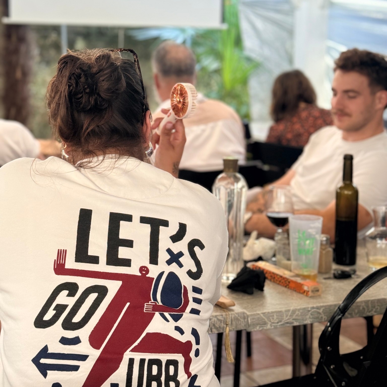 ❤️ L’UBB l’a fait… et on l’a vécu tous ensemble !
Merci à tous nos clients, copains et supporters d’avoir partagé cette finale incroyable avec nous au restaurant Le Piccolo. Entre les cris, les chants, les verres levés et cette magnifique victoire de l’UBB, l’ambiance était tout simplement inoubliable 🍇🏉
Encore bravo à l’UBB pour cette victoire historique!
Merci pour cette finale incroyable, et rendez-vous l’année prochaine pour remettre ça 😉
🍽 Cuisine familiale
📍 434 Rte de Toulouse, Bègles
⏱ Ouvert du mardi au vendredi midi et soir
le samedi uniquement le midi
L’abus d’alcool est dangereux pour la santé. À consommer avec modération.
#Bordeauxmaville
#Begles #quoifaireabordeaux
#bordeauxfood #bordeauxtopfood
#bordeauxresto
#bonnesadressebordeaux
#oumangerbordeaux
#Piccolo #piccolorestaurant