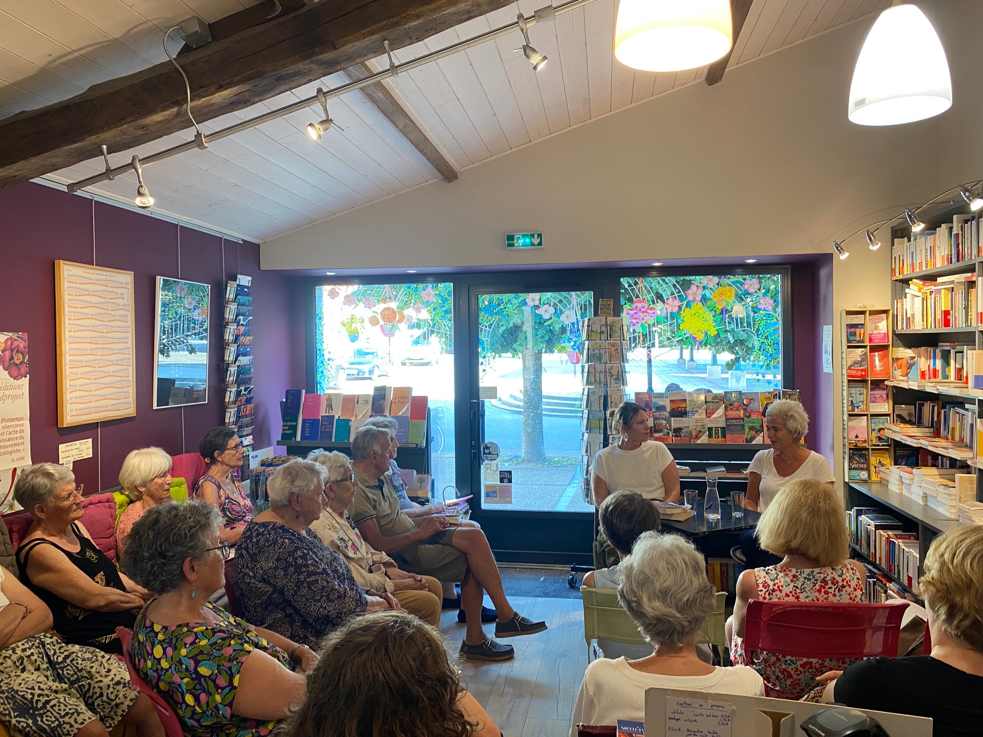 📸Retour en images - Merci à @alexia_stresi1 et au public qui a bravé la chaleur pour participer à cette belle rencontre autour du livre Grand Prince publié aux éditions @flammarionlivres