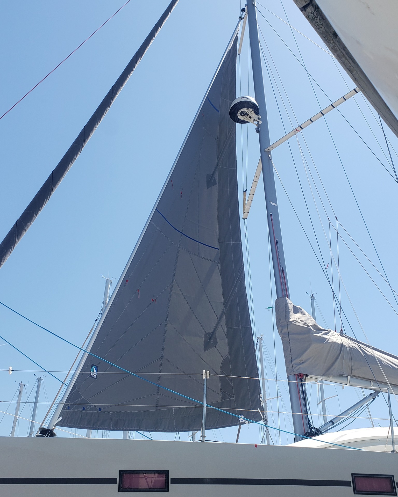 Fin de chantier pour ce RM 1060 Biquille ☀😉
•
•
•
#Nautisme #Accastillage #Voilier #EquipementBateau #Sailinglifestyle #Vacances #EntretienBateau #PortSaintLouisduRhône #Rigging ✨
