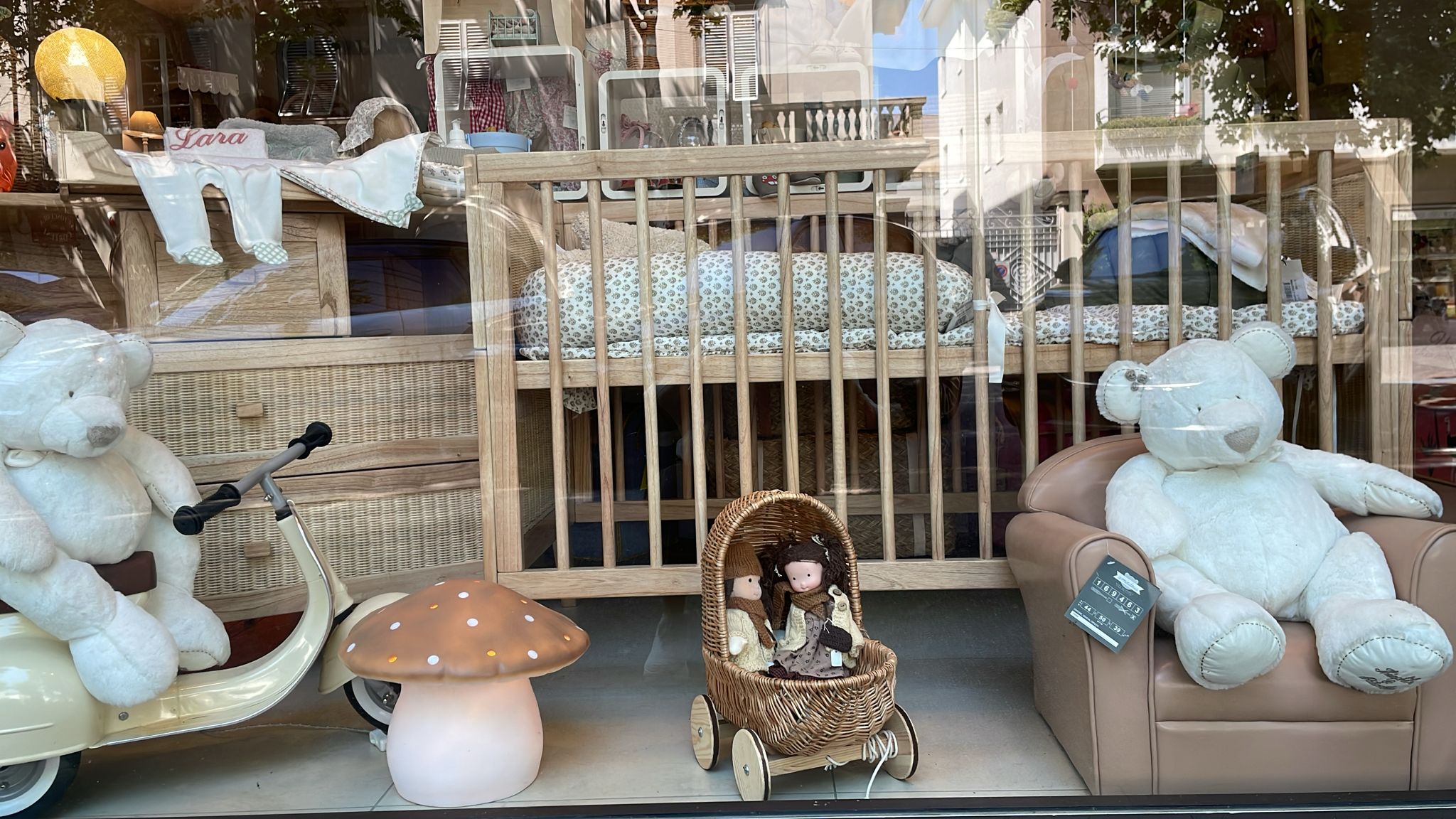 🇫🇷
Notre chambre Marélia Bois est désormais en exposition chez Baby Lab en Italie 🤍
Venez la découvrir en magasin et imaginez la chambre de bébé dans un univers doux, naturel et intemporel.
🇬🇧
Our Marélia Bois nursery is now on display at Baby Lab in Italy 🤍
Come and discover it in store and picture your baby’s room in a soft, natural and timeless design.
🇮🇹
La nostra cameretta Marélia Bois è ora in esposizione presso Baby Lab in Italia 🤍
Venite a scoprirla in negozio e immaginate la stanza del vostro bambino in un ambiente dolce, naturale e senza tempo.
#TheoBebe #ChambreBébé #BienÊtre #BébéConfort #MeublesDurables #DécoNaturelle #BienEtreBebe #ynotdesign #italy #babylab
