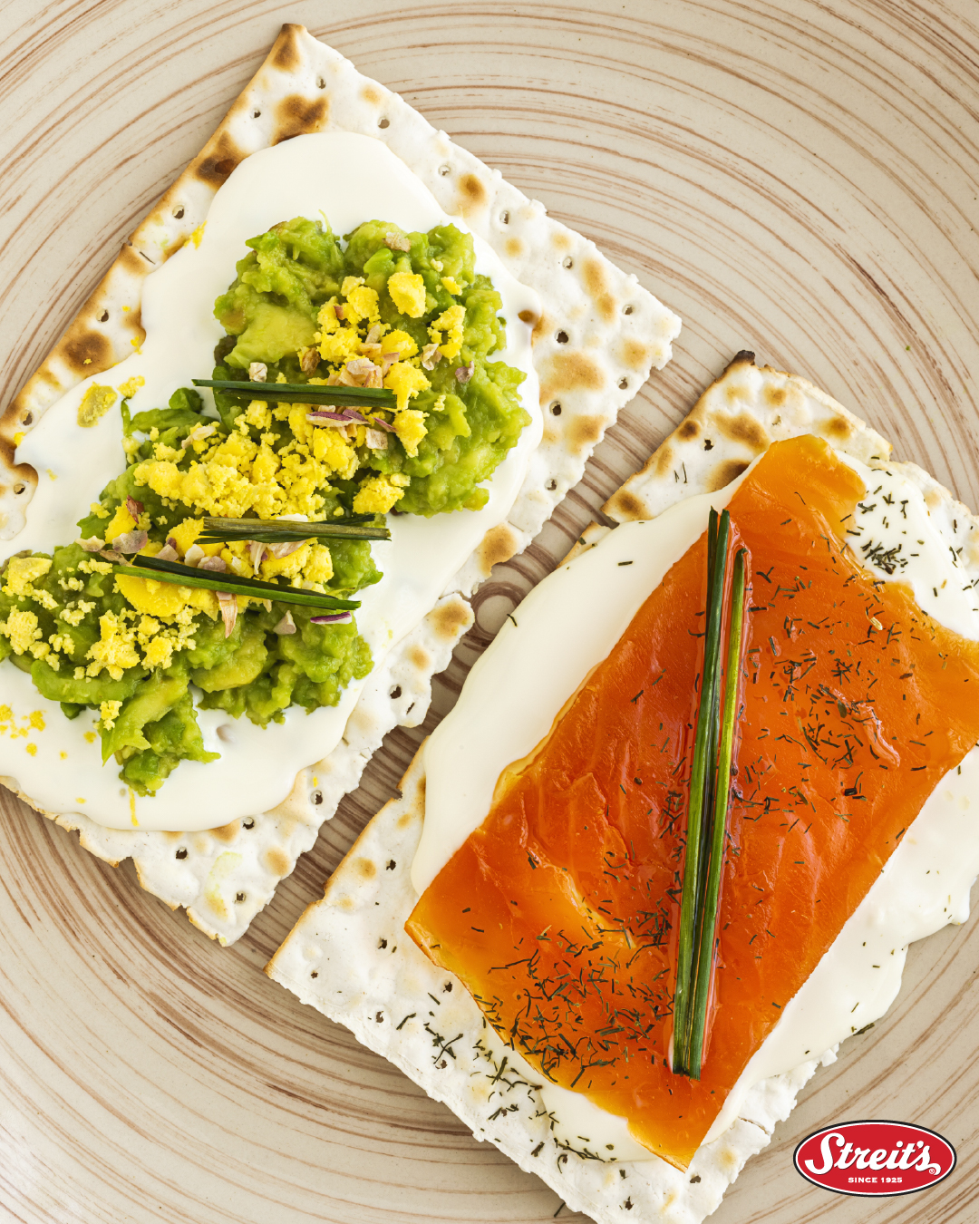 Ditch the heavy bread, keep the crunch. 🥑🥖
Whether you're team avocado or team lox, Streit’s Matzo stays crispy until the very last bite.
What’s on your Matzo today?