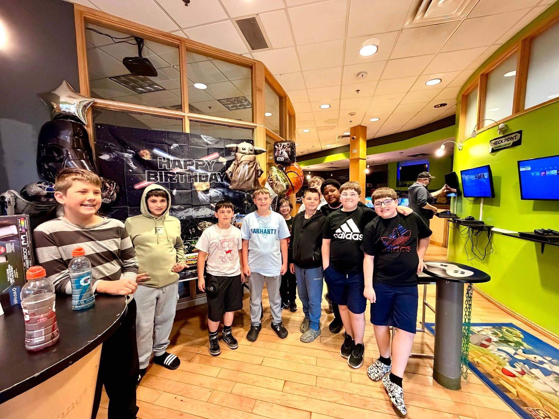 A double-birthday today at Checkpoint!
Plus some awesome decorations.. Who says Star Wars and Basketball don't mix??
Happy Birthday to Stuart and Marshall! Thanks for having your dual party with us!!
🎉🎉🎉🎉