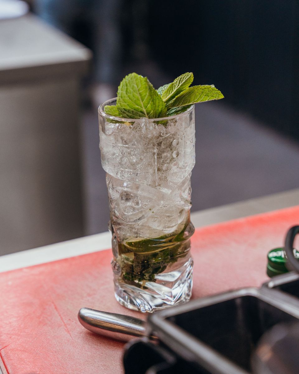 Terwijl de kinderen zich uitleven in de speeltuin, geniet jij van een ijskoude mojito. Zien we je straks voor een terrasje? 🍹