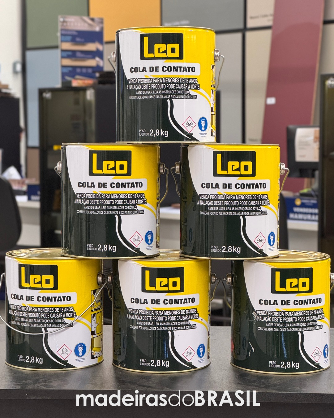 Praticidade que faz toda a diferença no seu dia a dia! 💪
A Cola de Contato Leo é aquela parceira indispensável pra quem busca fixação rápida, eficiente e sem complicação. Ideal para diversos tipos de aplicação, como de: lâminas de madeira, lâminas decorativas, fórmicas, couro, lambris, folhas de metal e tecidos, além de diversos tipos de materiais sintéticos sobre base de madeira, compensado, aglomerado, MDF, HDF, concreto, cimento, papelão, etc.
Esse produto entrega um resultado profissional com facilidade e o melhor de tudo é que você encontra em todas as lojas da Madeiras do Brasil.
Vem garantir a sua! 💙💛
#madeirasdobrasil