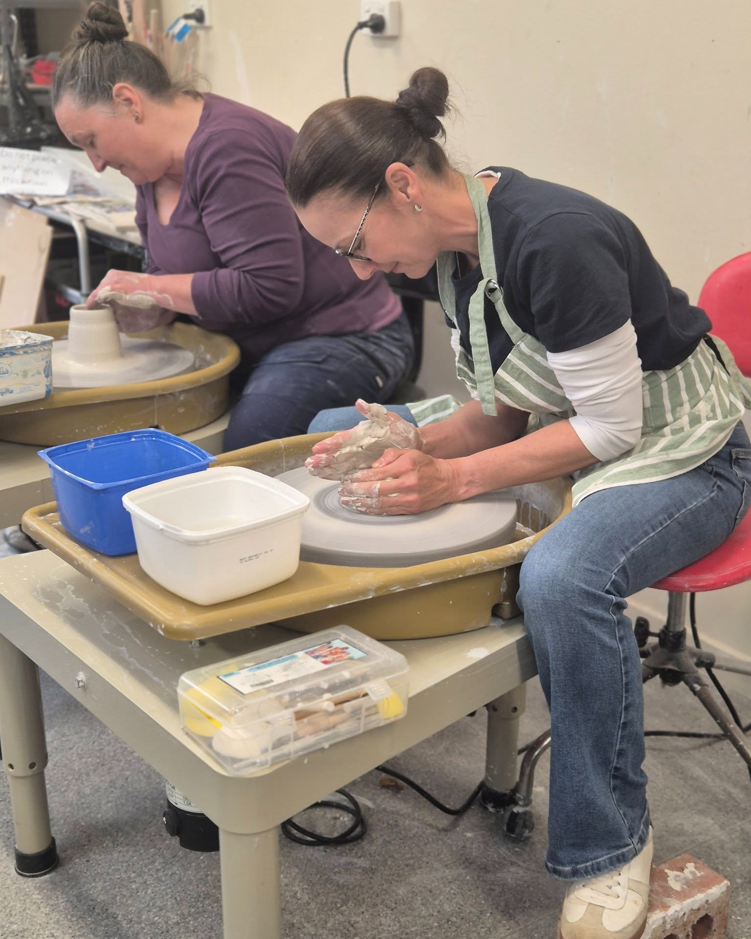 We are so fortunate to host not one, not two, but SEVEN pottery classes here at MRFEC. With our wonderfully talented tutors Brandy and Shari at the helm, it's no wonder these classes are so popular 😆
We invite you to visit @macedonrangespotters upcoming exhibition at @theoldauctionhouse in Kyneton (52-56 Mollison Street, Kyneton), where you can find both Shari and Brandy's work featured amongst other past students and even past tutors, Julie and Pat!
Artists included: Helen Littlejohn, Marg Altmann, Shari Mitchell, Jan Guest, Pat Beasley, Nic Germano, Deborah van der Kraan, Brandy Monteith, Carolyn Pain, Julie Luck, Deidre Chestney, Sharon Page, Pam Jackson.
Whether you are one of our students, an appreciator of art or just looking for somewhere to stay warm - we encourage you to check out their exhibition, open from 4 June - 22 June, between 10am to 4pm 7 days a week.
You can also join the potters for Morning Tea on Saturday 6 June from 11am to 1pm.
Visit https://www.theoldauctionhouse.com.au/ to find out more! 🥳