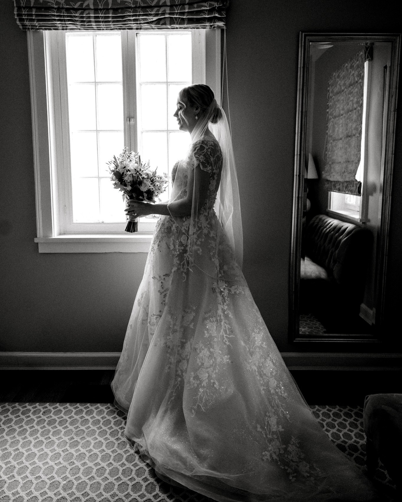 Quiet moments in the Bridal Room 🤍
Photographer: @associatesofjackiesiggard
Dress: @somethingborrowedbridals
Florist: @willowflorist
Makeup: @janelleingram
#utahweddings #utahweddingvenue #utahbride #slcwedding