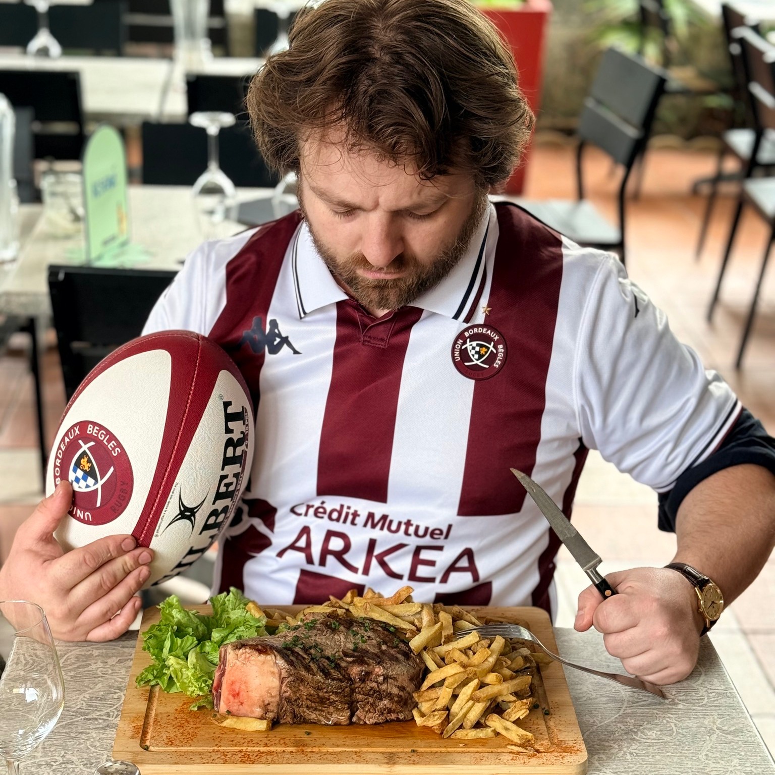🔥 Quel mois de mai au Piccolo !
Une ambiance au rendez-vous et de bons plats à partager : vous avez une nouvelle fois répondu présents tout au long du mois. Gros temps fort de ce mois de mai : la diffusion de la finale et la victoire de l’UBB, célébrée comme il se doit au Piccolo !
Et ce n’est pas fini : restez connectés, juin s’annonce animé avec un jeu-concours, la diffusion de la Coupe du Monde au Piccolo, et la soirée évènement Spritz St-Germain et quelques belles surprises à découvrir très bientôt ! 🍹✨🏉
🍽 Cuisine familiale
📍 434 Rte de Toulouse, Bègles
⏱ Ouvert du mardi au vendredi midi et soir le samedi uniquement le midi
L’abus d’alcool est dangereux pour la santé. À consommer avec modération.
#Bordeauxmaville
#Begles #quoifaireabordeaux
#bordeauxfood #bordeauxtopfood
#bordeauxresto
#bonnesadressebordeaux