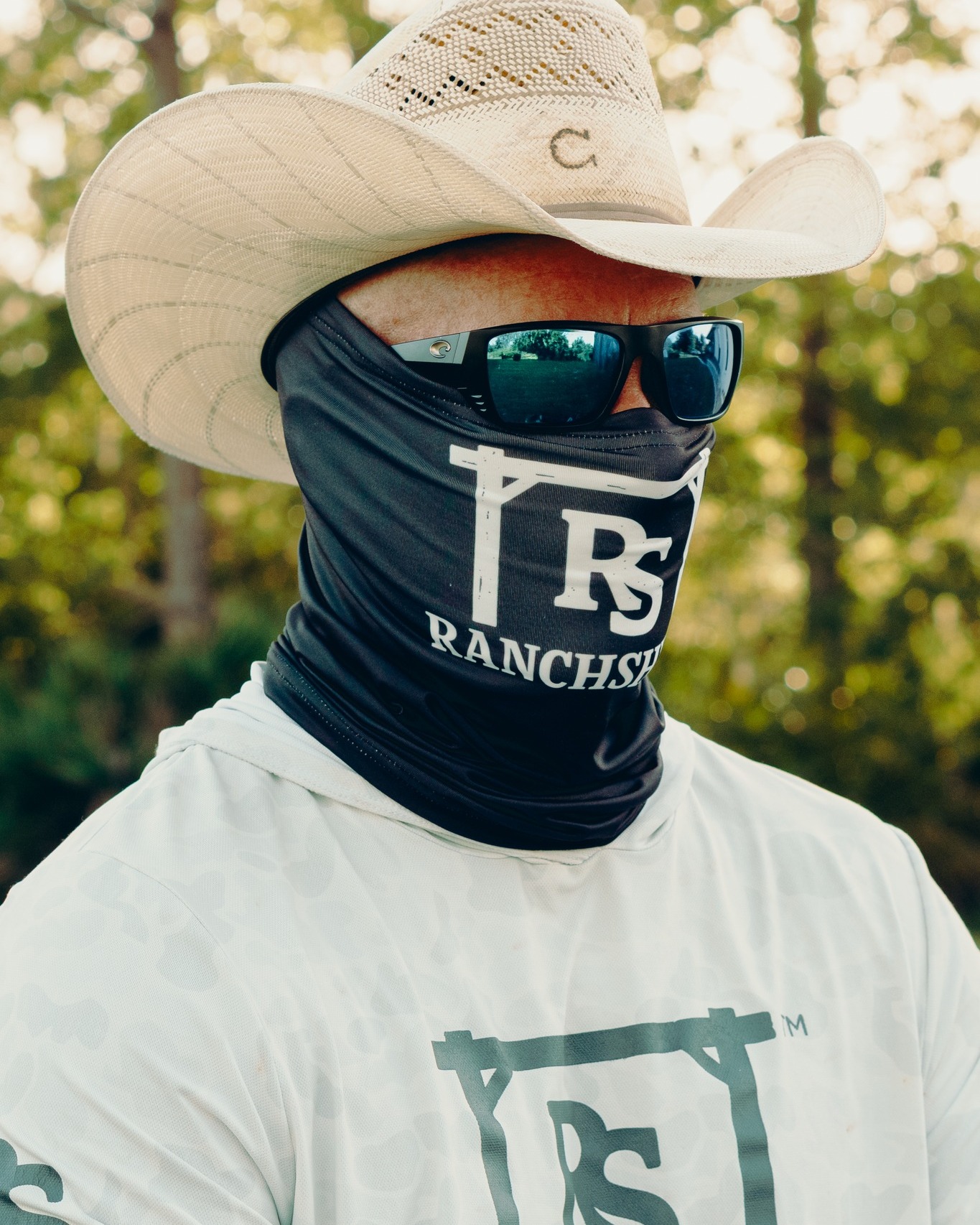 You asked and we listened - we now have gaiters!
Summer is here and full sun means you need full coverage, so snag a gaiter for the round pen or the water.
Plus! Our three button sun polo is now available in polar blue!
Pop by the website and check em out today!