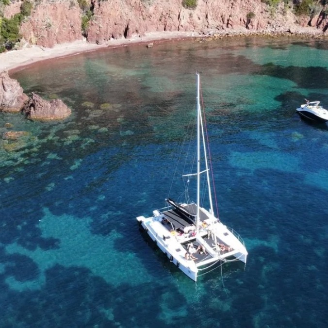 ⛵ SORTIES EN CATAMARAN ⛵
Embarquez pour une expérience unique en mer à bord de nos catamarans et découvrez les plus beaux paysages de la Côte d’Azur. 🌊☀️
✨ Journées anniversaire, entreprise ou EVJF
✨ Baignade dans des eaux cristallines
✨ Découverte des criques et des plus beaux mouillages
✨ Moments de détente et de convivialité
Que ce soit pour une occasion spéciale ou simplement pour profiter d'une journée d'évasion, le catamaran est l'embarcation idéale pour vivre la French Riviera autrement.
📍 Départs de Nice, Antibes, Cannes ou Saint-Tropez.
📩 Réservations et informations en message privé ou par téléphone +33 6 30 08 30 31
#SachaBoatServices #Catamaran #CatamaranDay #SortieEnMer #FrenchRiviera #CotedAzur #Antibes #Cannes #Monaco #BoatLife #SeaExperience #LuxuryLifestyle #MediterraneanLife ⛵🌊☀️✨