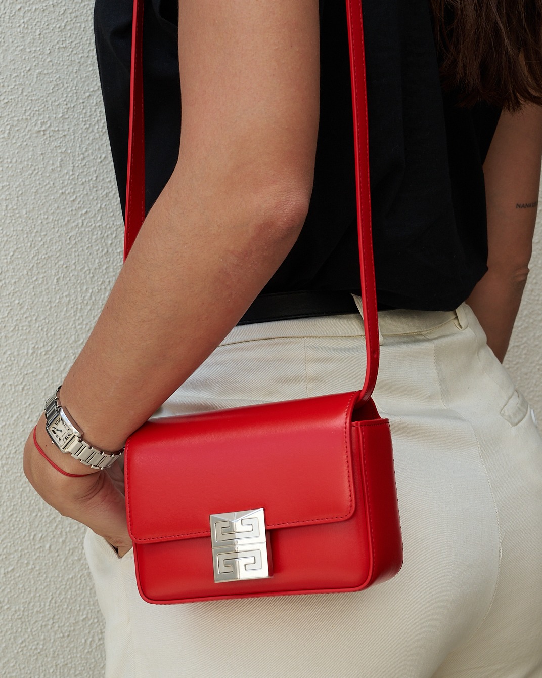 Ideal para quienes buscan sumar personalidad a sus looks sin perder sofisticación ❤️✨ Reservala hoy y coordinamos el envío a tu casa 🚀
No somos socios comerciales de las marcas consignadas.
#givenchy #thecircleboutique #secondhand #luxurybags