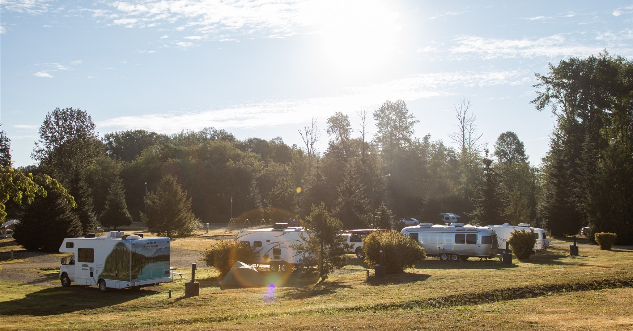 What's that? The Lower Campground?? It's... FINALLY OPEN? We're so excited to have finished the maintenance and refreshing of the seasonal sites - thank you all for your patience!
We'll see you down by the river 😎