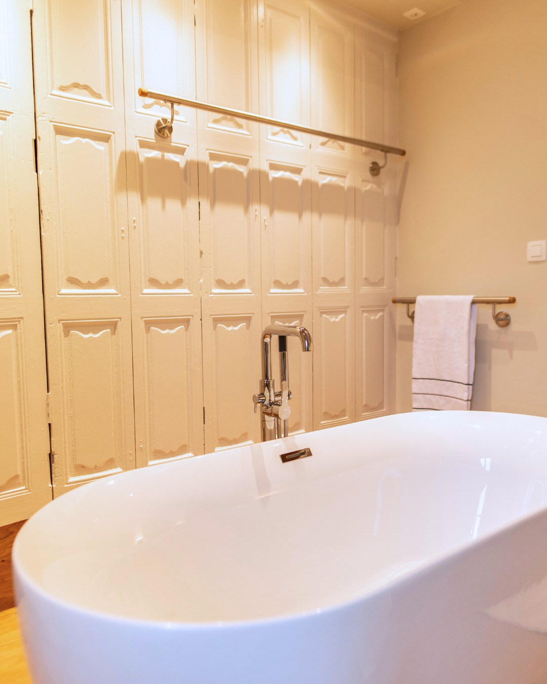 Naast onze unieke eventlocatie biedt het Goed Van Gothem ook een sfeervol woonhuis en comfortabele overnachtingsmogelijkheden. 🛏️
Zo is er alle ruimte voor jou en je gasten om zorgeloos te blijven genieten.
#trouwfeest #evenement #kachetvenue #glamping
