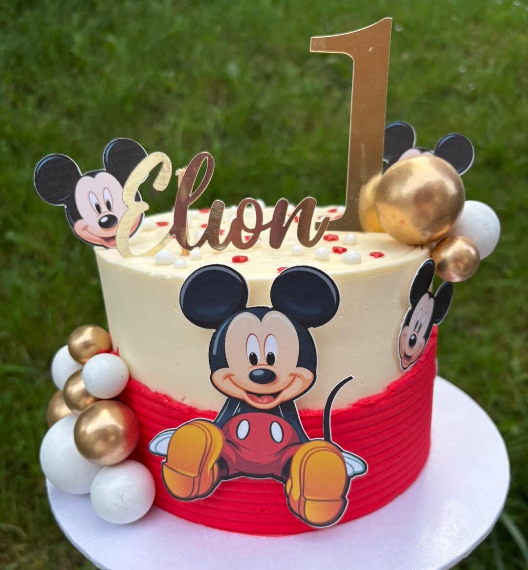 🎉🐭 One whole year of smiles, giggles, and magical memories! Celebrating a very special little one with a cake inspired by everyone’s favorite mouse. ❤️✨ 🎂💛
#FirstBirthday #MickeyMouseCake #BirthdayCake #CakeDesign #CakeArt #ButtercreamCake #BirthdayCelebration #KidsBirthday #CustomCake #OneYearOld #DisneyInspired #BakersOfInstagram #InstaCake #SweetCelebrations #PartyCake 🎂✨🐭