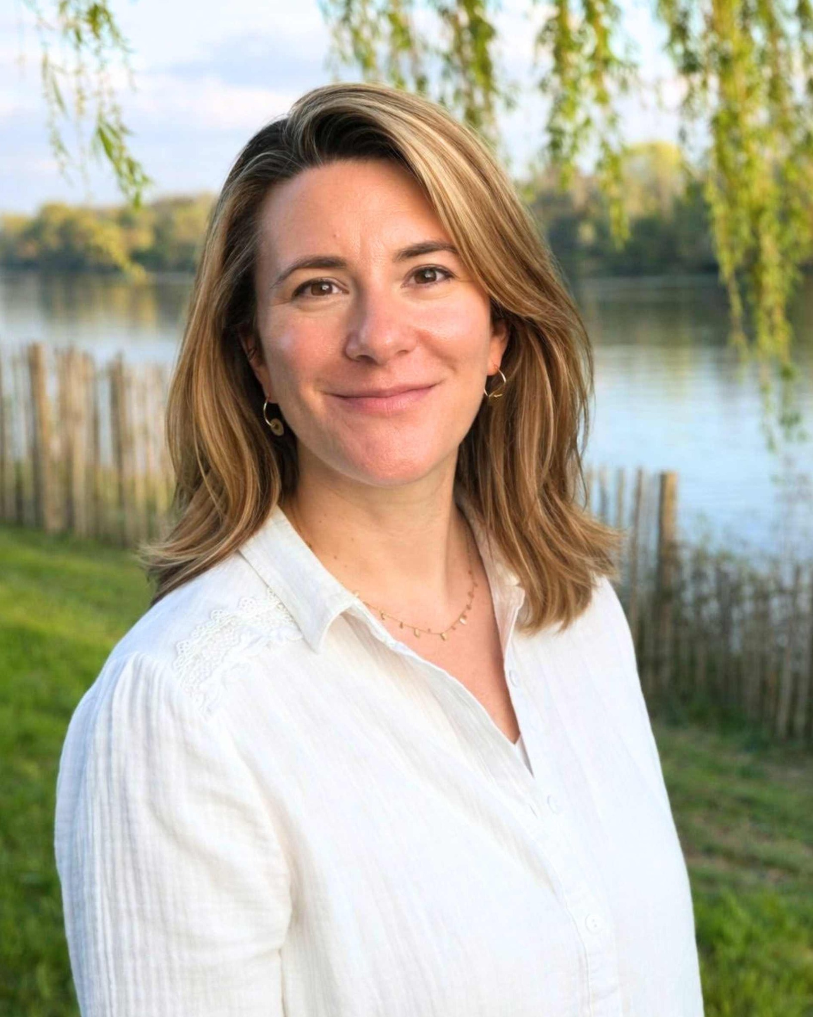 Évoléoz Colombes a le plaisir d'accueillir une nouvelle sophrologue, Mélanie Pennel.
Elle accompagne les personnes dans différentes étapes de leur parcours de vie, lorsque celles-ci viennent bousculer l’équilibre intérieur ou générer du stress, des doutes ou des émotions difficiles à traverser.
Mais son chemin personnel l'amène également à s'occuper des femmes et des hommes dans leurs parcours de fertilité et de PMA afin de retrouver calme, confiance et soutien à chaque étape.
Retrouvez-la tous les mardis chez Évoléoz Colombes, les lundis et vendredis en visio.
Tous les détails de son accompagnement sur evoleoz.fr
Bienvenue Mélanie !
@evoleoz_oseretresoi #ÉquilibreIntérieur #ConfianceEnSoi #PMA #fertilité #AccompagnementHolistique