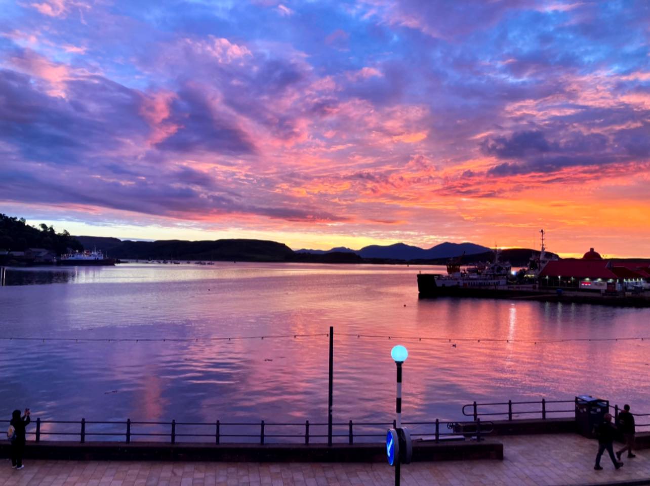 Your first evening in Oban: keep it simple 🌅
After a long drive, train journey or ferry connection, you don’t always need a big plan.
Sometimes the best start is:
A walk along the waterfront.
Fish & chips on the pier.
A drink at @markiedans if the sun is out.
Somewhere cosy like the Oban Inn if the weather turns.
A wander up to McCaig’s Tower if you still have energy, especially if there’s a good sunset.
The lighter nights make it much easier to settle in slowly, and Oban can be stunning at that time of day.
If you’d like a sit-down meal, it’s worth booking a table in advance, especially at weekends and during busier holiday periods.
We send guests restaurant recommendations before they arrive too, so they can plan ahead without having to start from scratch.
Save this for your next Oban trip!
#VisitOban #Oban #ObanHolidayLets #scottishstaycation #westcoastscotland