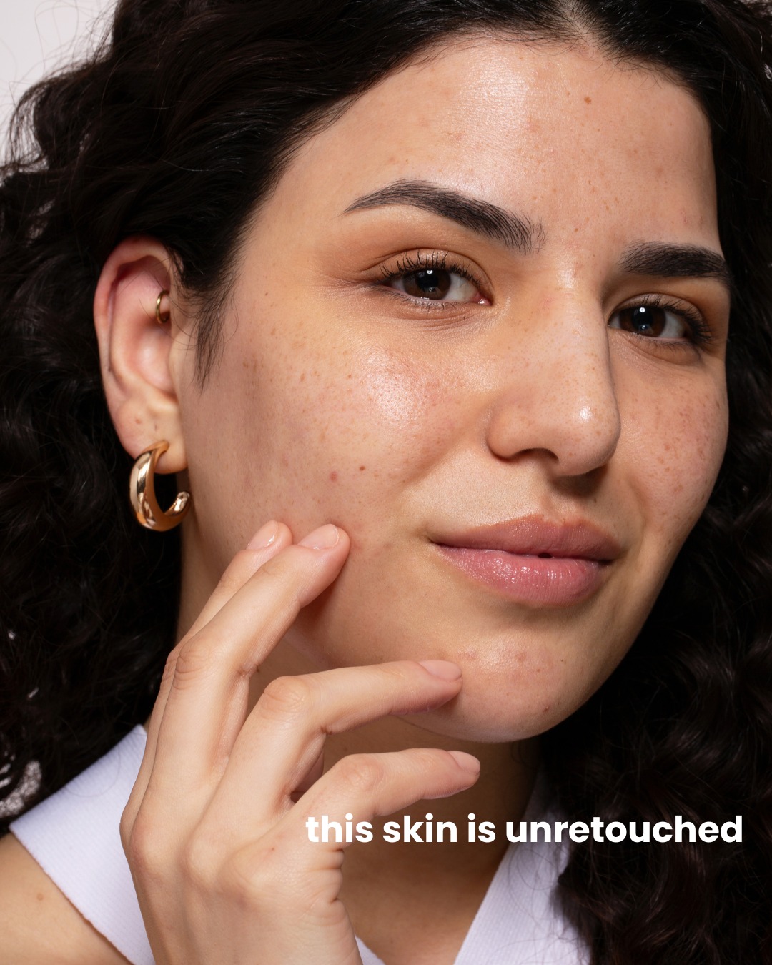 How much retouching is necessary?🤔
And how much does it distort our perception of 𝗥𝗘𝗔𝗟 𝗦𝗞𝗜𝗡 and influence the way we see ourselves and others?
Before AI-generated models became part of the conversation, there was already another discussion, one that now seems to have been forgotten:
➡How much retouching is appropriate? And should retouched images be labelled?
For this project, we intentionally left every image unretouched. No skin retouching. No beauty retouching. No artificial perfection. 📸✨
I think we should remind ourselves more often that the vast majority of images we see in advertising and online are edited.
𝗥𝗘𝗔𝗟 𝗦𝗞𝗜𝗡 looks different.
Maybe it's time for more 𝗥𝗘𝗔𝗟 𝗦𝗞𝗜𝗡 in advertising...
𝗪𝗵𝗮𝘁 𝗱𝗼 𝘆𝗼𝘂 𝘁𝗵𝗶𝗻𝗸?
Today, I'd like to introduce @zeynepkoesek , model 3/4 from the 𝗥𝗘𝗔𝗟 𝗦𝗞𝗜𝗡 project.
Make Up & Hair by @franziskavonwerder
#RealSkin #BeautyPhotography #Unretouched #PortraitPhotography #BeautyPortrait #EditorialPhotography #RealPeople