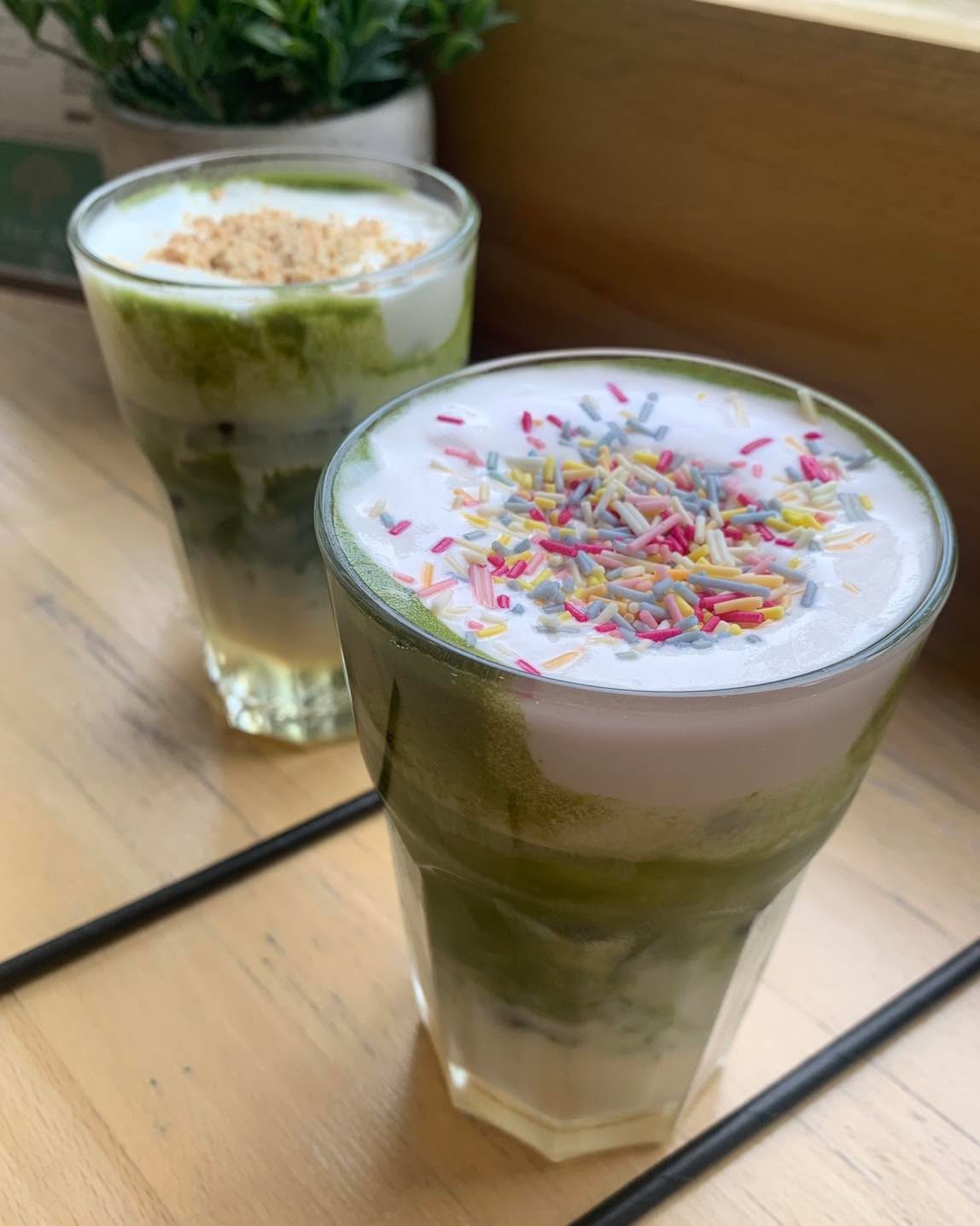 Happy Thursday!
Well the Banoffee Pie Thickshake has been a success this week, so continuing in the theme of all things ‘bananas’ 🤪🤪 we’ve created a banana flavour to our iced matcha range! We know you love our bakes and we wanted to create some ‘dessert style’ drinks, so from tomorrow you can also order old school cake iced matcha. Both matcha’s are a ‘lighter’ take on our Thickshakes…
Banana cream pie iced matcha - ceremonial grade matcha, banana flavour, topped with creamy vanilla cold foam
Old school Cake iced matcha - ceremonial grade matcha, vanilla cold foam, topped with sprinkles.
Drinks are available to takeaway or if you prefer a more leisurely pace pop in and see us…..
See you all soon!
#vegannewcastle #newcastlevegan #northeastvegans