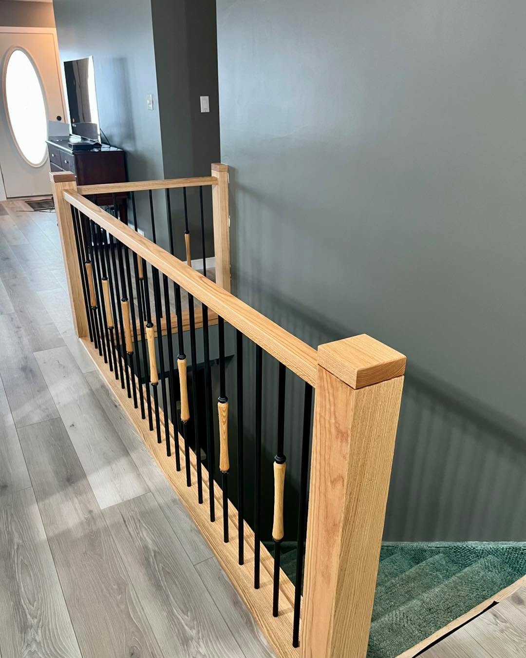 ✨ Custom Red Oak Railing | Moose Jaw, SK ✨
Simple, clean, and built to stand out.
This custom interior railing features 4.5” solid red oak posts, satin black round spindles, and custom red oak collars integrated into the spindle design.
A perfect blend of traditional craftsmanship and modern styling.
#GWRailings #MooseJaw #RedOakRailing #InteriorRailing #CustomWoodwork #StairRailing #HomeRenovation #YQR #SaskatchewanHomes #CraftsmanshipMatters