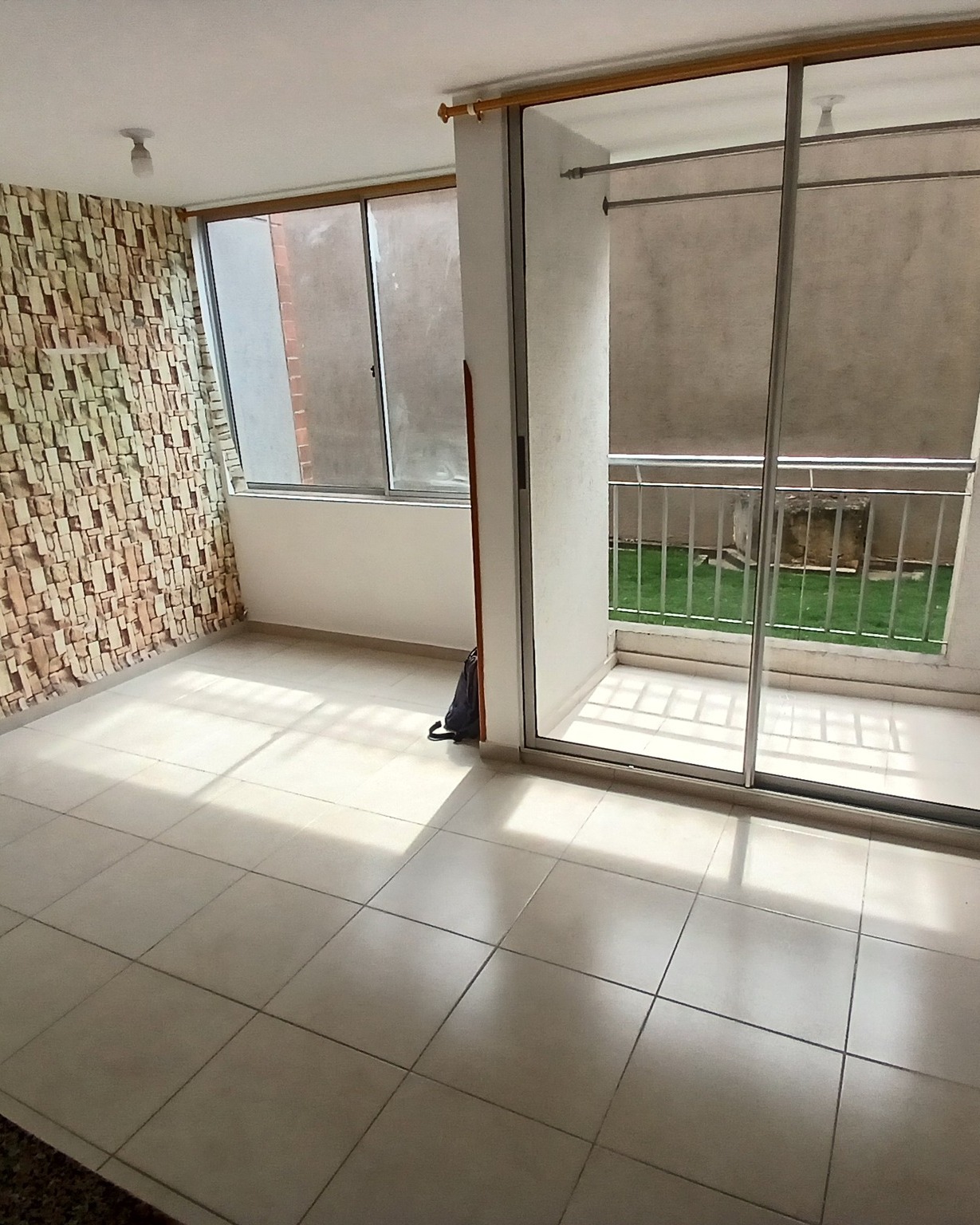 🏡Se Vende Apartamento en Conjunto Cerrado🏡🏡
¡Excelente oportunidad para vivir o invertir!
✨Apartamento en primer piso, cómodo y funcional, que cuenta con:
✅3 habitaciones
✅2 baños
✅Sala-comedor
✅Cocina tradicional
✅Patio de ropas
🌿El conjunto residencial ofrece:
✨Parqueadero
✨Zonas sociales
✨Zona de juegos para niños
✨Ambiente tranquilo y familiar
📍Excelente ubicación, con fácil acceso a transporte, comercio y servicios.
Contáctanos para más información o para agendar tu visita. ¡No dejes pasar esta oportunidad!
Para mayor información: VER LINK EN BIO
#InmobiliariaIdm #inmobiliaria #hogar
