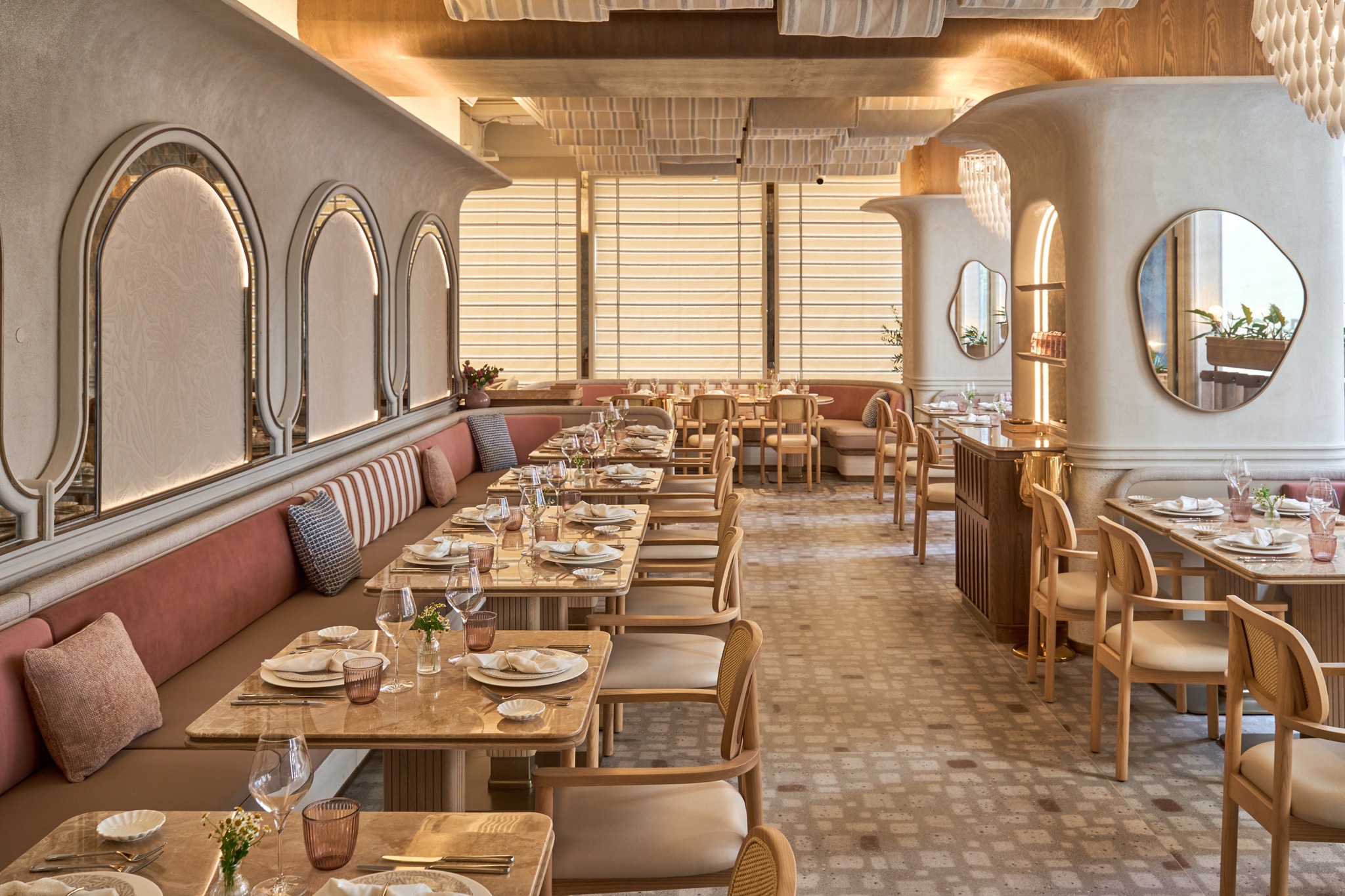 🌿 Midday sun on Wellington Street and a freshly plated lunch. At Medora, lunch is a sanctuary from the Central rush.
Enjoy light, vibrant sharing plates rooted in comforting Euro-American flavors, designed to refresh your palate and ease your mind. 💕Step inside and let us take care of the rest.
✨ Save your midday seat via the link in our bio.
You may view our latest menu offerings on our official website.
☎️ +852 2711 8088
🌐 www.medora.hk
📍G/F, 111 Wellington St, Central