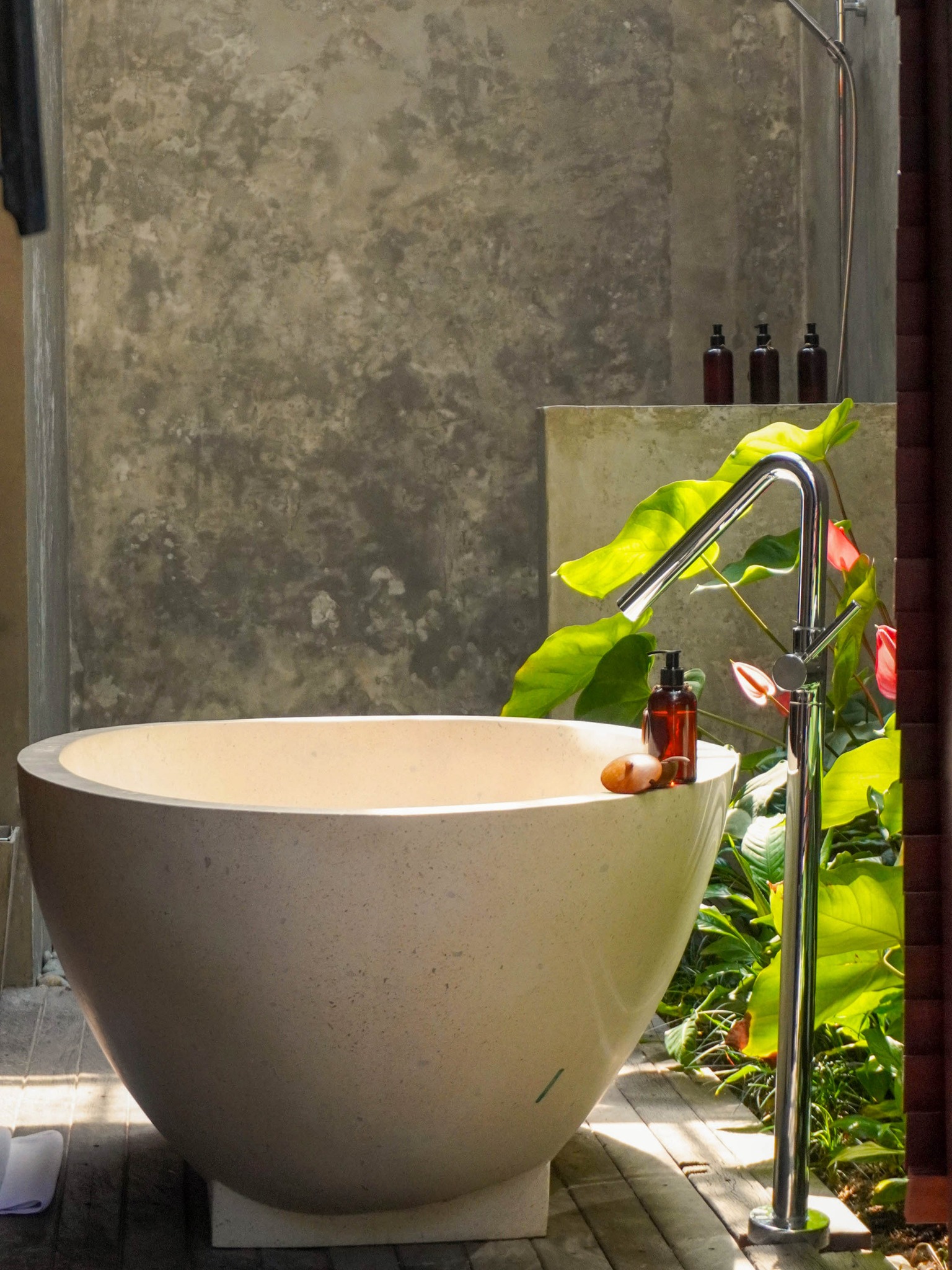 A warm bath, peaceful surroundings, and nothing else on your schedule.
www.annoravillas.com
#annoravillasbali #annoravillas #annoravillasseminyak #annorabalivillas #bhavaspaseminyak #craftrestaurant #impihotels