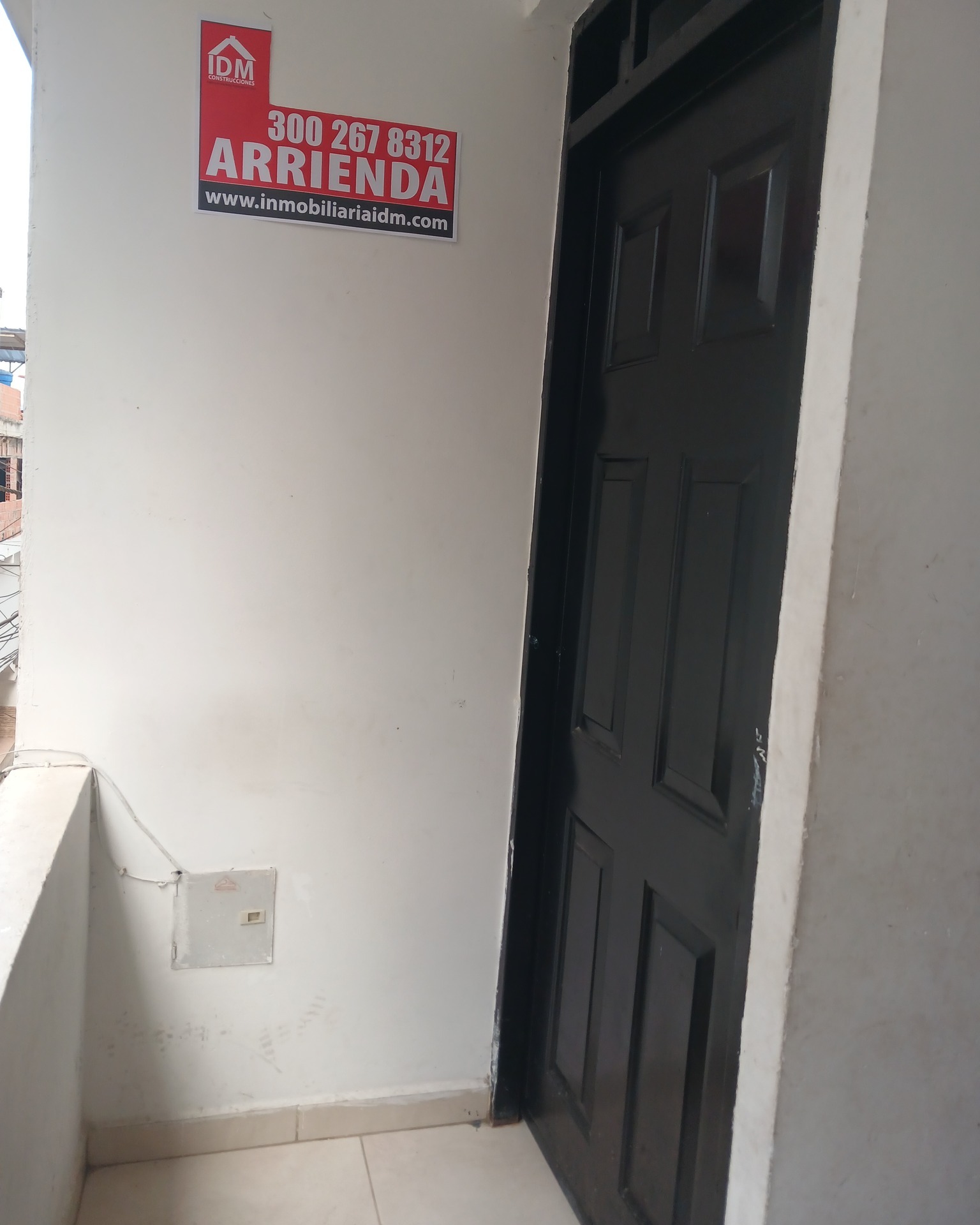 🏡Se Arrienda Apartamento en Mirador del Oriente- Girón
Apartamento en segundo piso, cómodo y bien ubicado. Cuenta con:
✨2 habitaciones (la principal con baño privado)
✨1 baño auxiliar
✨Sala-comedor amplia
✨Cocina tradicional
✨Patio de ropas
📍Ubicado en Mirador del Oriente, cerca de supermercado D1, tiendas de barrio y con fácil acceso a transporte. Se encuentra a tan solo 15 minutos del parque principal de Girón.
Ideal para familias pequeñas o parejas que buscan comodidad.
Contáctanos para más información o agendar una visita.
Para mayor información: VER LINK EN BIO
#inmobiliariadeconfianza #InmobiliariaIdm #inmobiliaria #hogar #arriendo