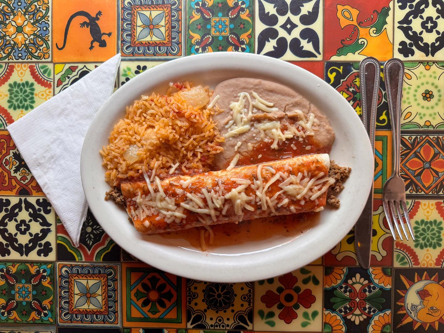 Lunch under $10 never looked so yummy😋
Lunch Special #2 comes with a beef burrito, rice, and beans and it’s waiting for YOU! Come grab a meal under $10 today!! 🫔🌮🫘
#mealsunder10 #lunchunder10
