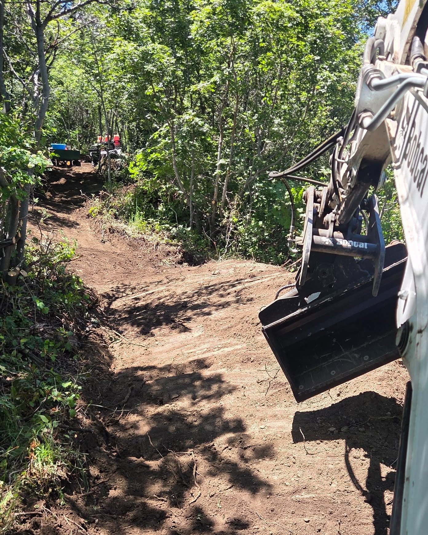 🚨 BIG NEWS! Our biggest trail of 2026 is officially underway! 🚵♂️
We've broken ground on a new ~4-mile directional bike trail at North Fork Park, starting from the Mules Ear Lot. New ride on the North End = less congestion at the South Gate. And it's packing some truly unique features... details coming soon 👀
Huge thanks to Weber County (project support + RAMP grant), Utah DNR (Utah Outdoor Recreation Grant), the Community Foundation of Ogden Valley, and every one of YOU who donated to make this happen. 🙌
⚠️ One ask: please don't poach it before it opens. Trees are still coming down and the crew is hard at work — it's not safe (or legal-department-approved 😅). Give us ~3 months and we'll shout it from the ridgeline when it's ready.
Stay stoked. The best is yet to come. 🤘
💚 Want to help us build it? Every donation is being matched 100% by our friends at Biker's Edge — double the impact, twice the trail! Donate at the link in our bio 👆
#EdenValleyTrails #NorthForkPark #OgdenValley