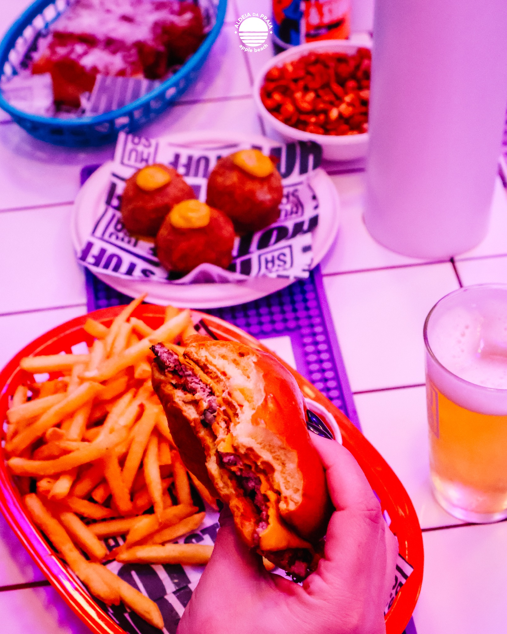 🇬🇧 Some meals are part of our summers already.
🇵🇹 Há refeições que já fazem parte dos nossos verões.
#aldeiadapraia #burgersnaaldeia #musaaldeiadapraia #foodlovers #cervejaartesanal #sintra #sintralovers #lisboa #lisbonfood #eatlocal