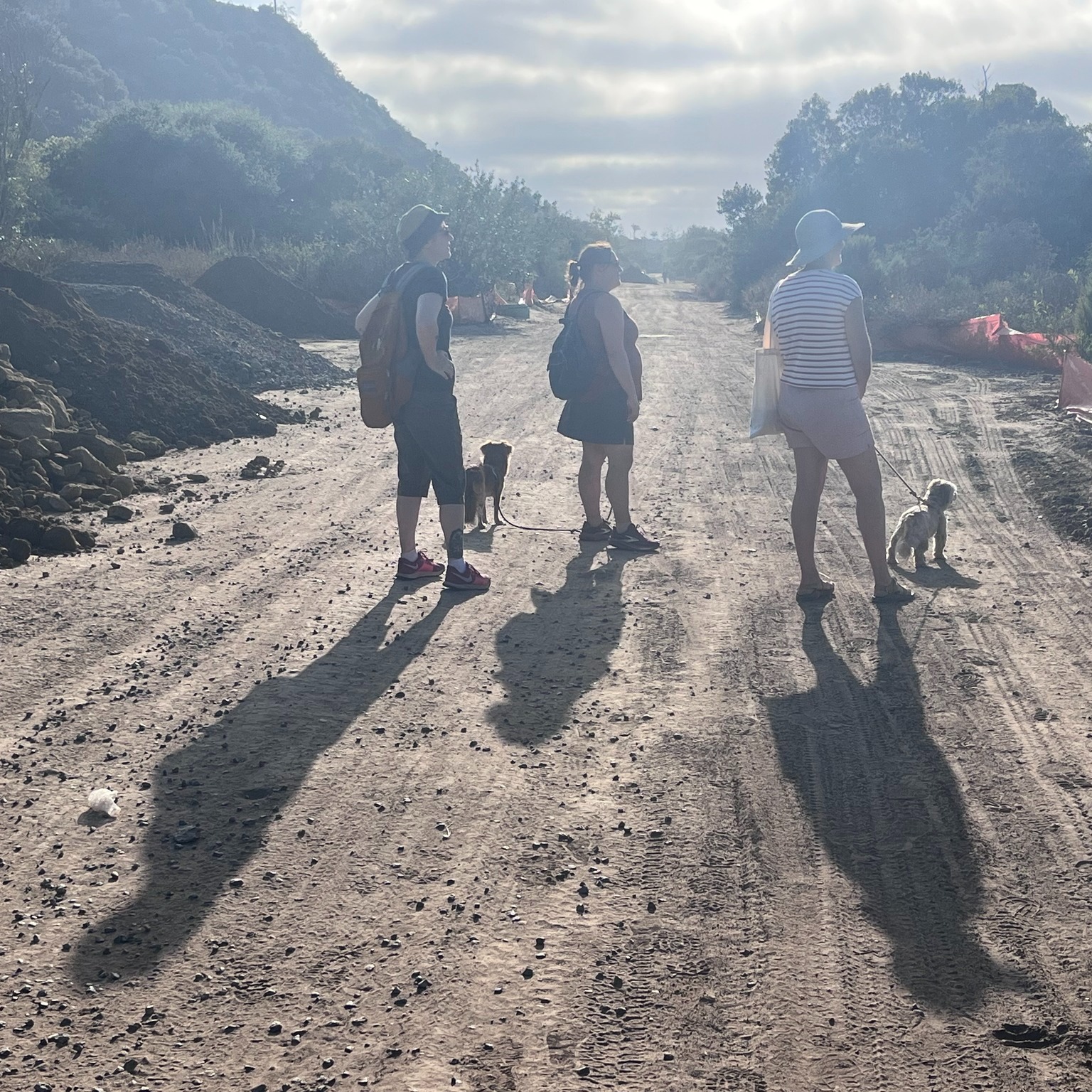 There’s nothing quite like some fresh air, afternoon sun, and great conversation to end the day! We hit the trail for this month’s "Trail Mix" walk and had a blast cruising through Tecolote Canyon Natural Park—definitely one of San Diego’s best, most accessible hidden gems.
Check out some highlights from our walk with friends and pups below! ☀️🌿🐾